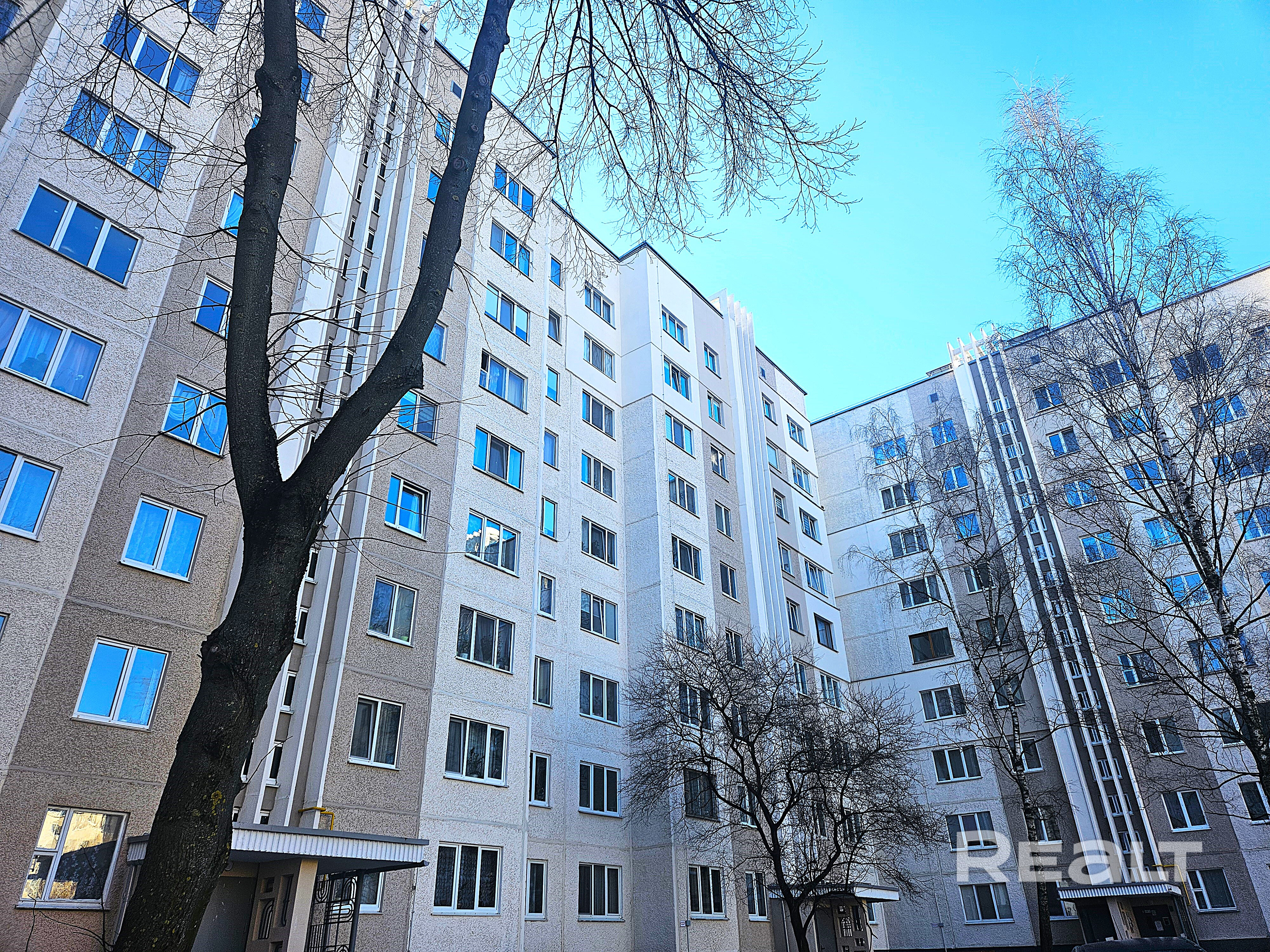 Продаётся 2-х комнатная квартира в Минске пер Корженевского. Аккуратное ухоженное состояние. Комнаты раздельные, Санузел раздельный Дом после капремонта в 2025 году. Новые газ. трубы, канализация, водопровод, счетчики. Установлены стеклопакеты, Лоджия обустроена и застеклена. Дом и двор - красота. Удобное расположение: - 7-10 минут - метро, транспорт, "Корона", парк, водохранилище - поликлиники, детсады, школы - рядом Подойдет и для жизни и для сдачи Звоните, расскажу, покажу. Я хозяин - Vista 3