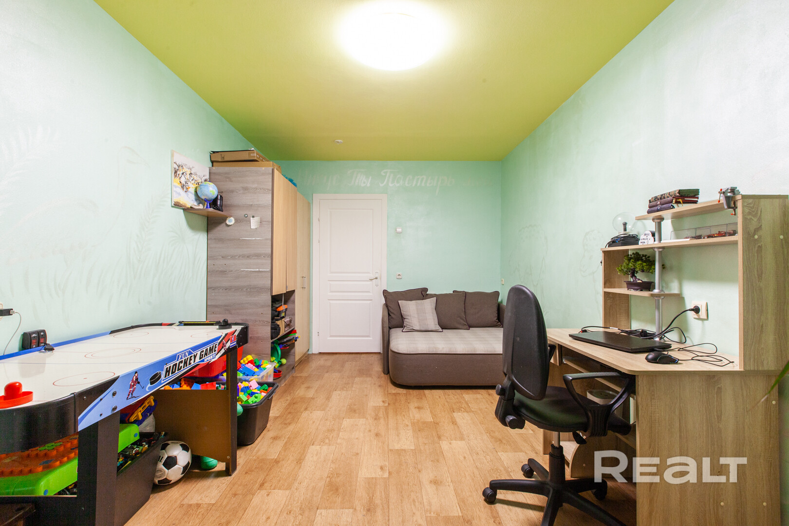 Купить 3-х комнатную квартиру в Минске, район Лошица.