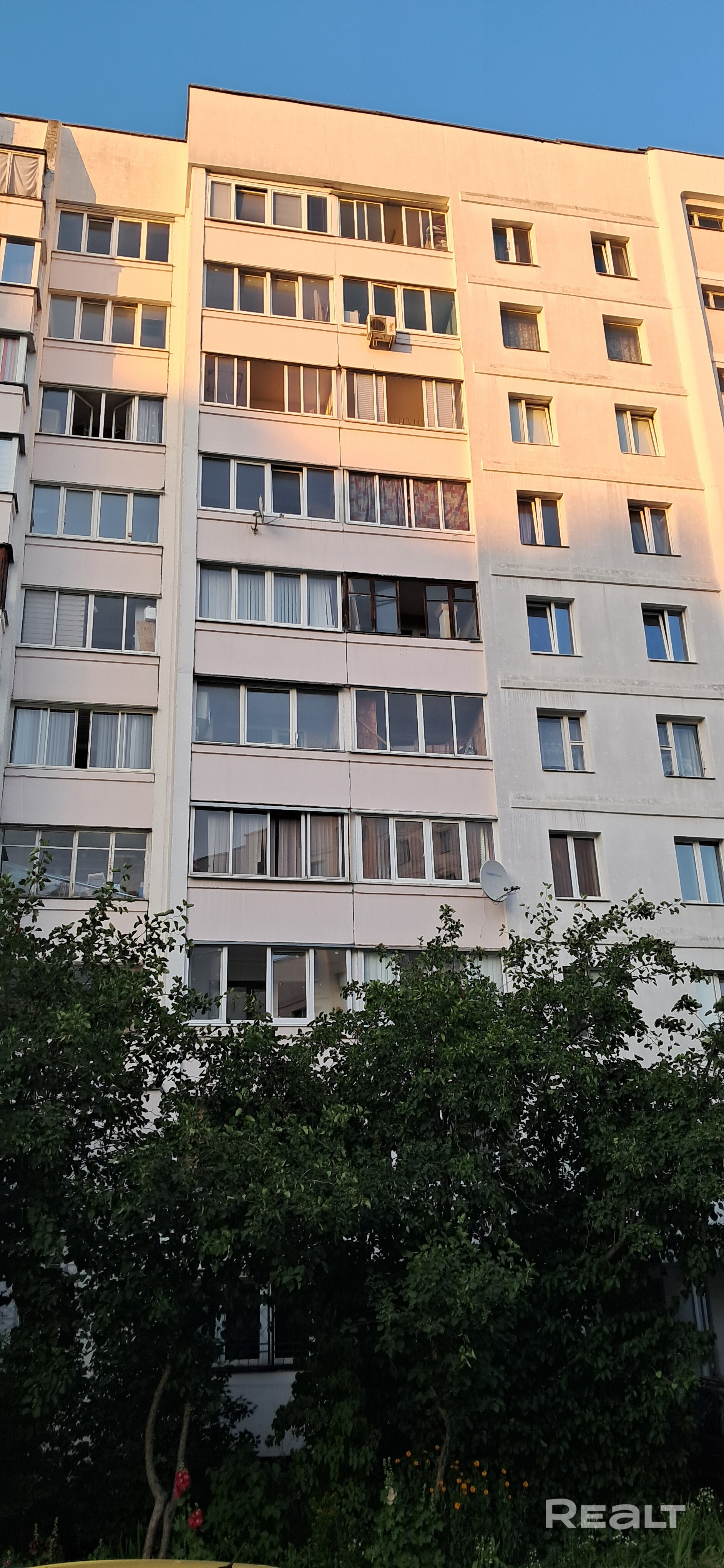 Сдам 2-комнатную квартиру на пр.Победителей,дом 75,корп.1-комнаты раздельные на длительный срок на 3 этаже,9-ти этажного дома. Рядом Замок,Мир Фитнеса,Институт физкультуры.Пушкинская-4 остановки. - Widok 2