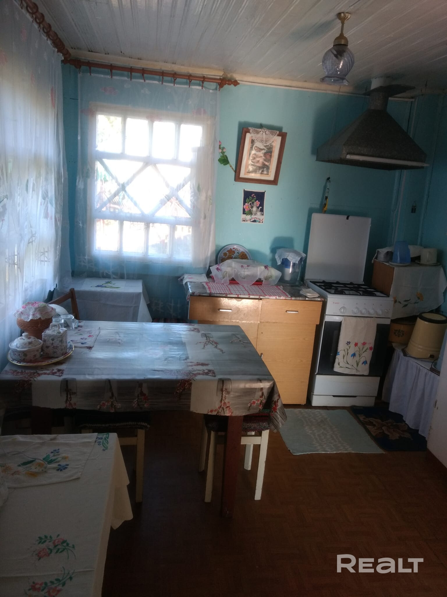 Продаётся уютный дом на участке 14.5 соток в одном из самых красивых и зелёных мест Минской области. Газ и центральная вода проходят по улице Отличный вариант для дачи, загородного отдыха или семейного дома за городом. 🏡 Дом расположен на тихой спокойной улице с зелёной территорией и приятной атмосферой небольшого исторического городка. ✔ участок 14.5 соток ✔ ровная зелёная территория, место для сада и отдыха ✔ удобный подъезд к участку ✔ газ и центральная вода проходят по улице - Ansicht 6