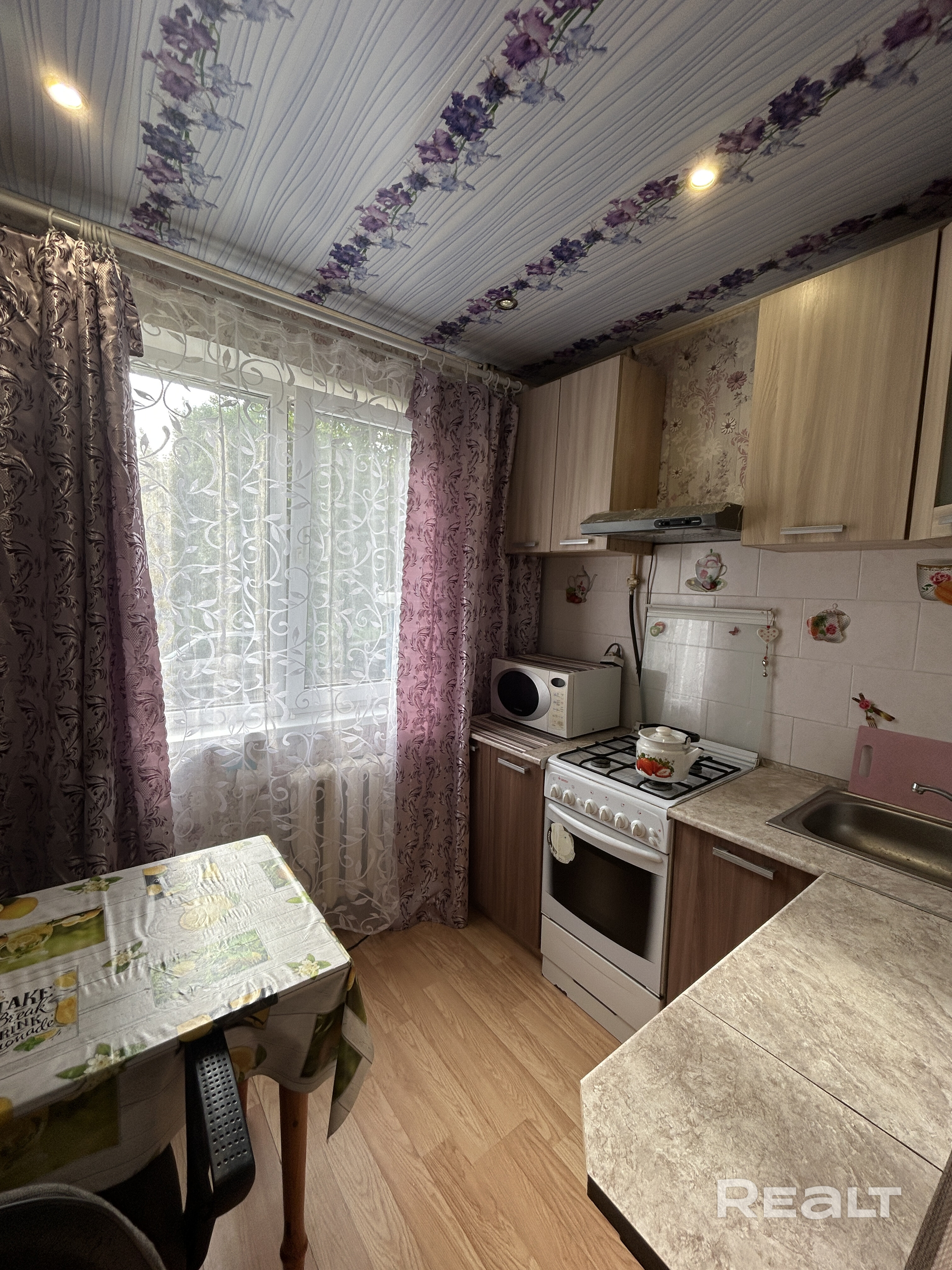 Сдается уютная квартира, по адресу: Минск, ул. Лили Карастояновой 33. В квартире есть вся необходимая мебель, телевизор, холодильник, стиральная машина. Хорошее транспортное сообщение, за домом остановка. Сдается на длительный срок, порядочным людям, парам, студентам. Можно с детьми, с животными. Сдается с 16 июля!! - Ansicht 6
