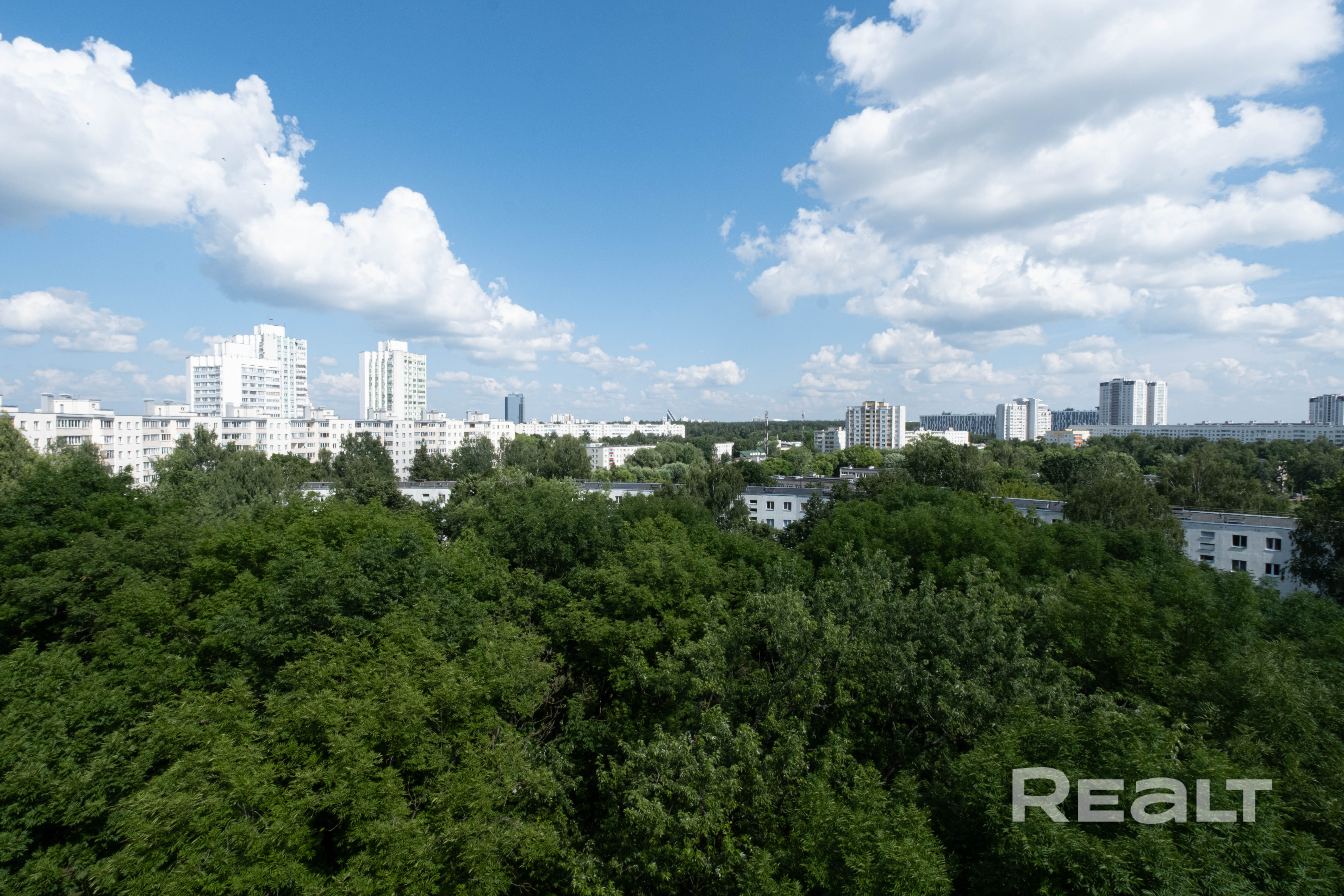 Квартира полностью готова к проживанию. Внутри создано максимальное удобство — функциональная планировка и вся необходимая бытовая техника. - Vista 6