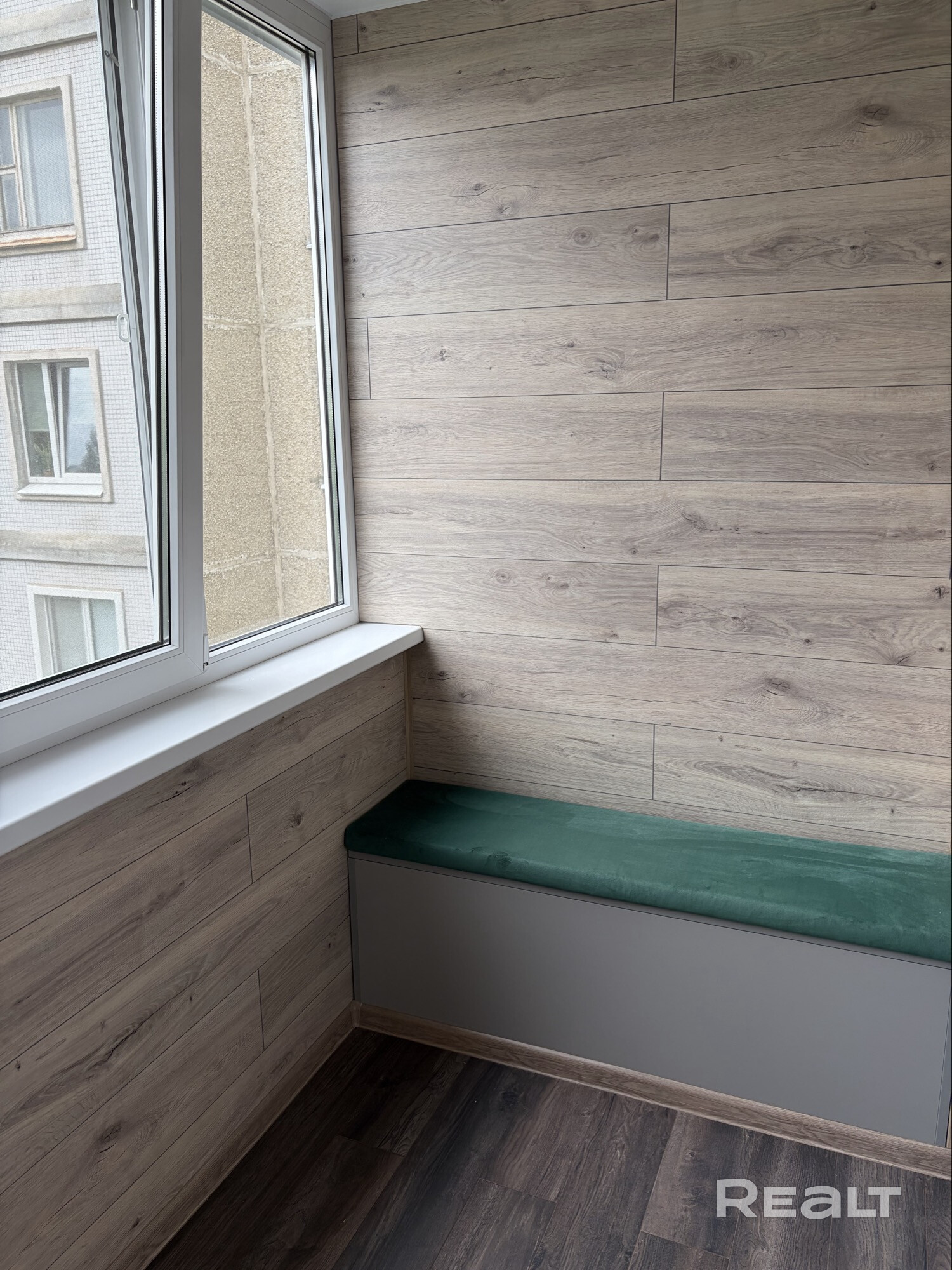 Предлагаю ухоженную 2-комнатную квартира общей площадью 50 м², расположенную на комфортном 4 этаже в 5 минутах ходьбы от станции метро Каменная горка. Один собственник, документы готовы к продаже. Агентствам не беспокоить. - Bild 4