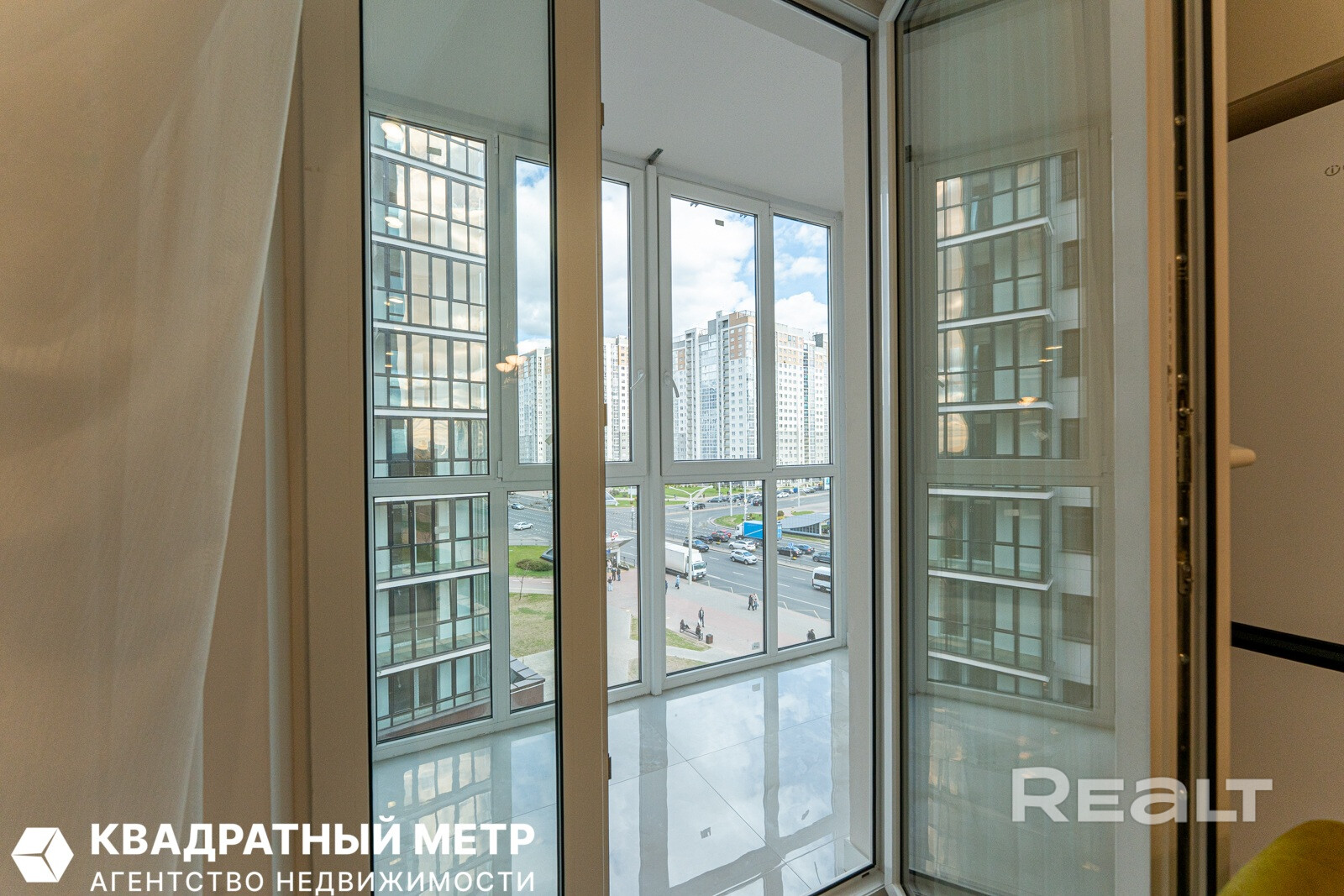 Продается двухкомнатная квартира по просп. Дзержинского, 30 возле метро Грушевка - Więcej