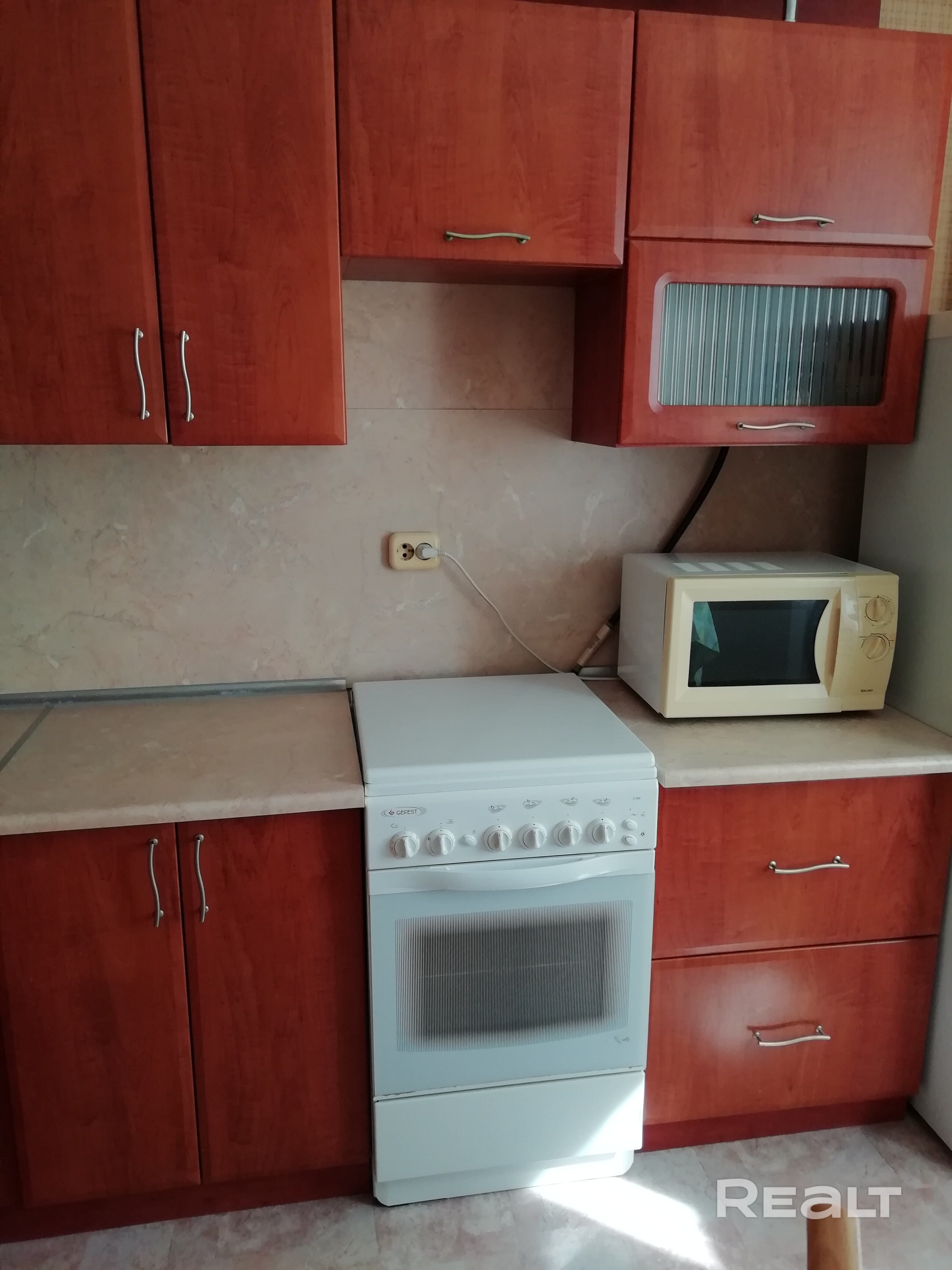 Уютная квартира с мебелью, бытовой техникой возле метро. Рядом торговый центр, парковая зона, развитая инфраструктура. - Bild 3