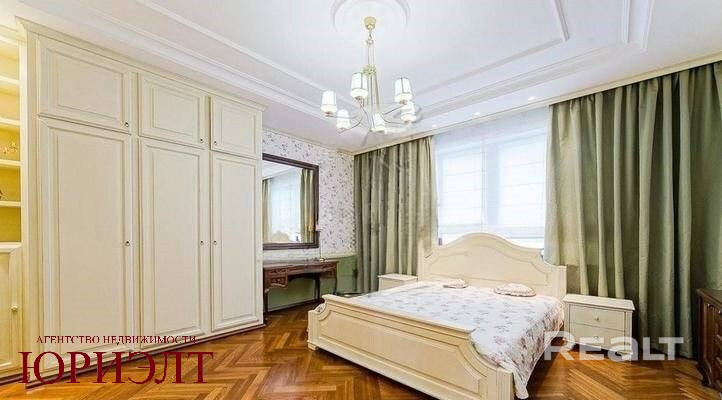 Четырехкомнатная квартира по адресу: ул. Пионерская, дом 7. Общая площадь квартиры - 133.1 кв.м. Дом повышенной комфортности! Квартира полностью укомплектована всей необходимой мебелью и техникой. - Widok 5