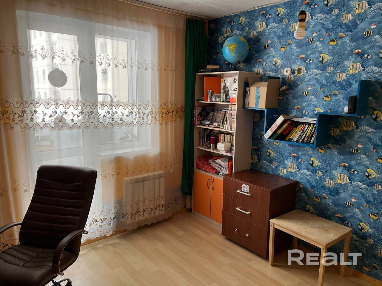 Быстрая сделка, документы готовы. Продается комната 11.9 (453/1000 доли, доля выделена) в современной 2-хкомнатной квартире 2011 года постройки в шаговой доступности от метро «Каменная горка». Кирпичный дом, современный ремонт. Хорошее транспортное сообщение и развитая инфрастуктура (магазины, школы, детские сады). - Widok 3