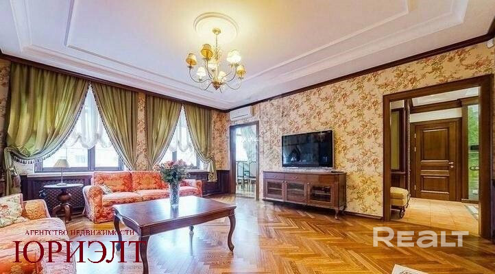 Четырехкомнатная квартира по адресу: ул. Пионерская, дом 7. Общая площадь квартиры - 133.1 кв.м. Дом повышенной комфортности! Квартира полностью укомплектована всей необходимой мебелью и техникой. - Widok 3