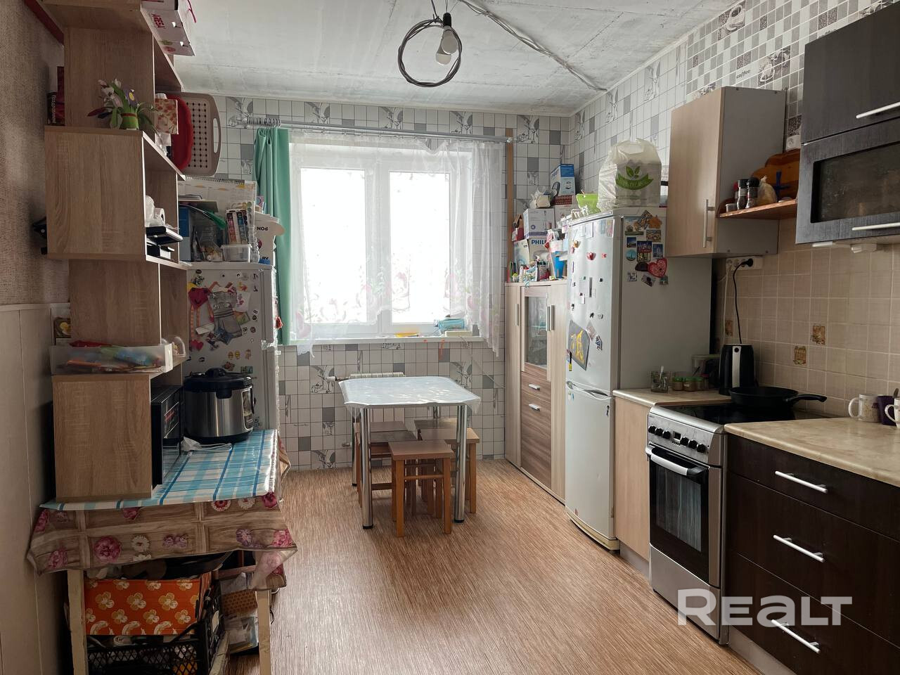 Быстрая сделка, документы готовы. Продается комната 11.9 (453/1000 доли, доля выделена) в современной 2-хкомнатной квартире 2011 года постройки в шаговой доступности от метро «Каменная горка». Кирпичный дом, современный ремонт. Хорошее транспортное сообщение и развитая инфрастуктура (магазины, школы, детские сады). - Widok 6