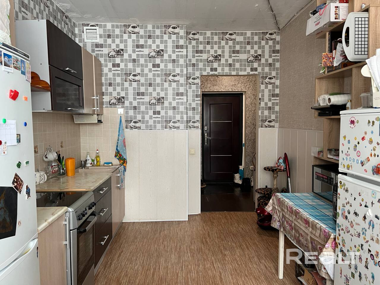 Быстрая сделка, документы готовы. Продается комната 11.9 (453/1000 доли, доля выделена) в современной 2-хкомнатной квартире 2011 года постройки в шаговой доступности от метро «Каменная горка». Кирпичный дом, современный ремонт. Хорошее транспортное сообщение и развитая инфрастуктура (магазины, школы, детские сады). - Więcej