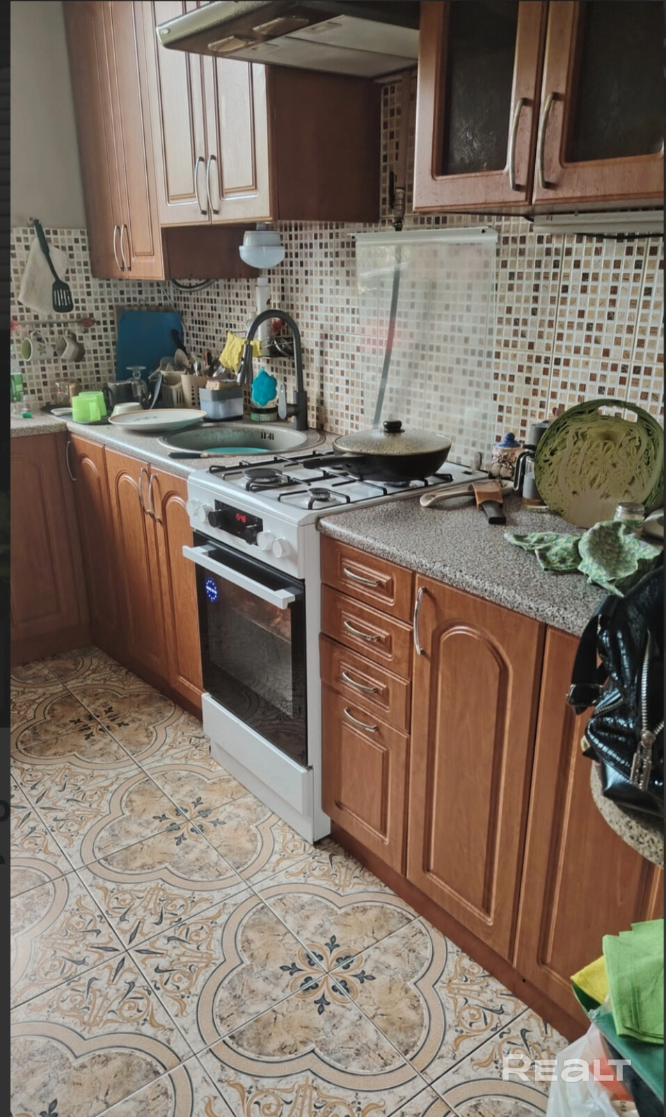 Продам отличный дом. В подарок машина. Находится 30км.от МКАД. Чистая продажа, очень хорошие соседи, тихое место. В шаговой доступности река, лес. В А. Г есть школа, детский сад, магазины, а также Озон и WВ. Ходят маршрутки остановка в шаговой Доступности. Есть ещё электричка 2км.Ухоженный участок. На участке есть ещё бассейн с водопадом и фонтан, гараж возле дома и многое другое. Есть вопросы звоните. - Ansicht 5