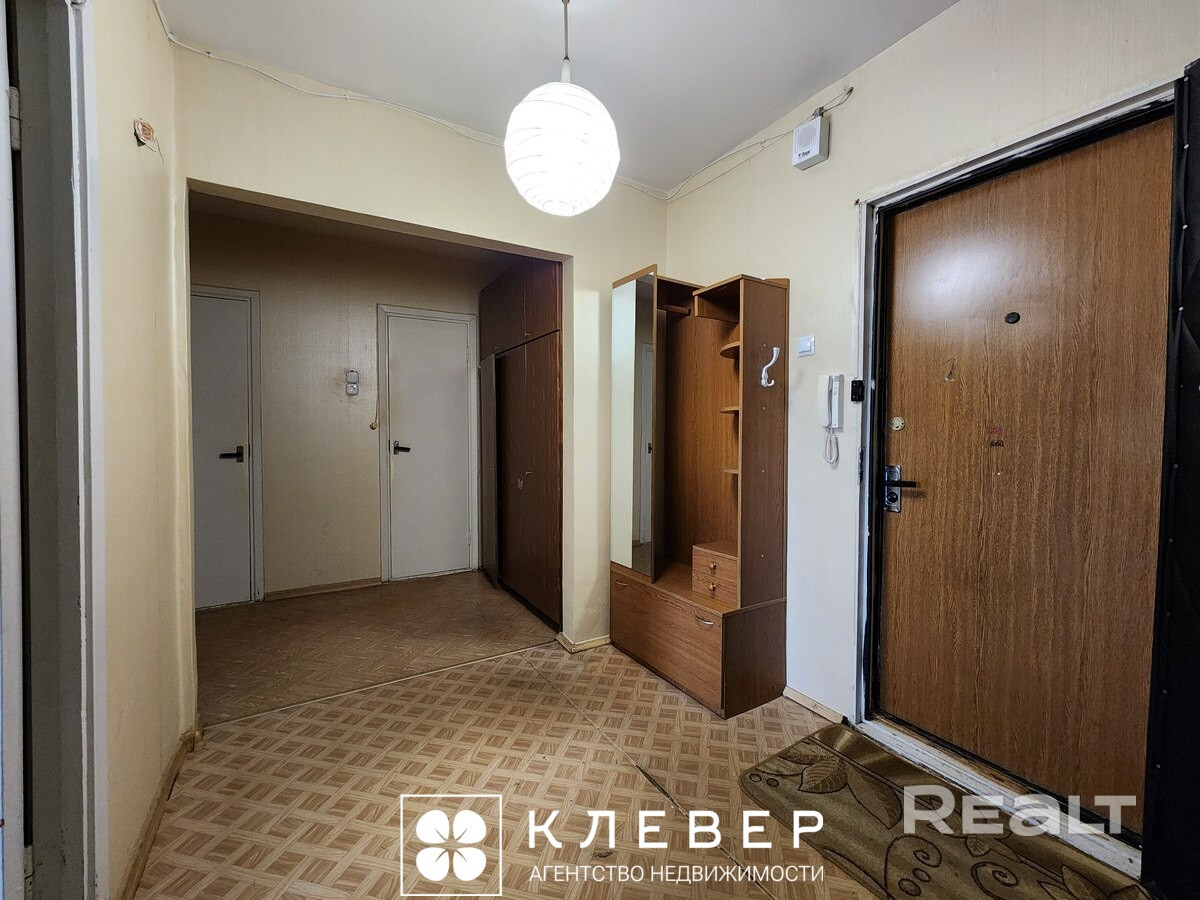 Продается просторная 1-комнатая квартира по ул. Сергея Есенина, 83 – pohled 5