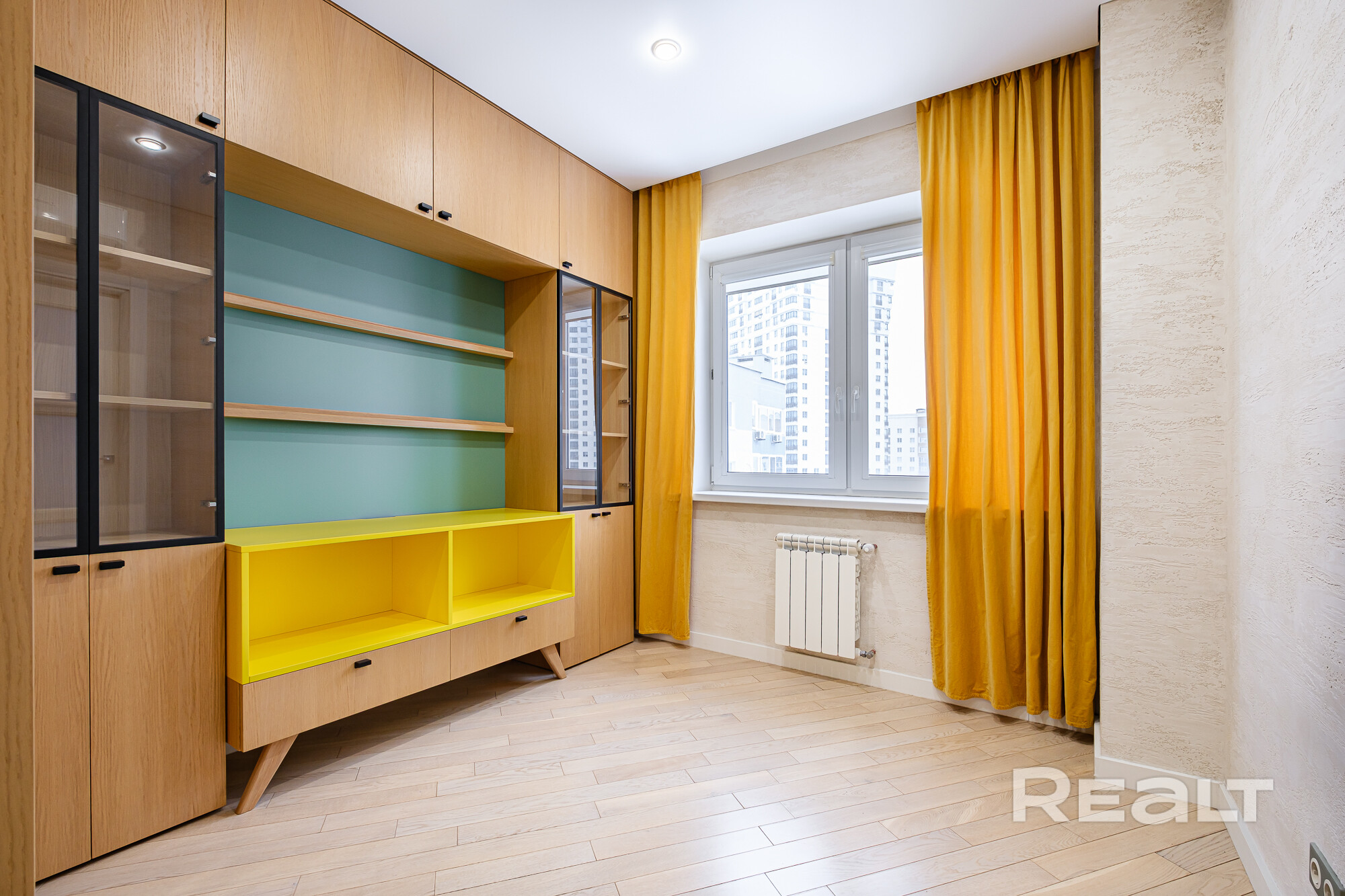 В продаже трёхкомнатная квартира – další