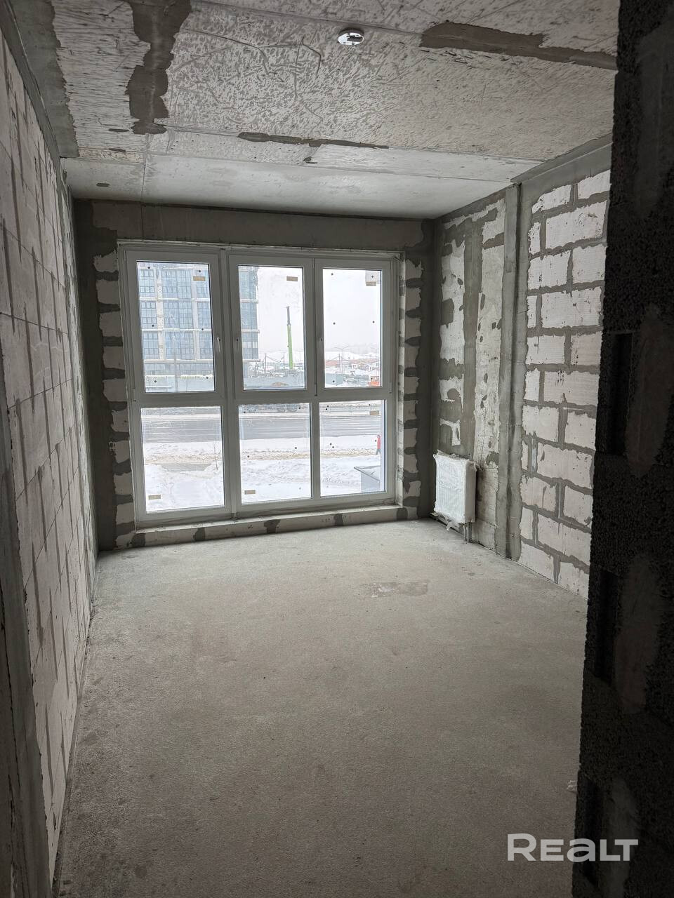 Агенствам еспокоить только с покупателем. Продам квартиру от собственника, ключи в день сделки. Находится в районе Минск-мир, квартал Хэппипленет, дом Дурмитор, 2 этаж, окна выходят во двор и на улицу, никто не прописан. 450 метров от квартиры до метро Аэродромная, 1 автобусная остановка, или 6 минут пешком. 500 метров до торгового центра Авиамолл. Двор без авто, есть возможность приобрести подземный паркинг и кладовку, в ближайшем будущем парк прямо перед домом. - Widok 6