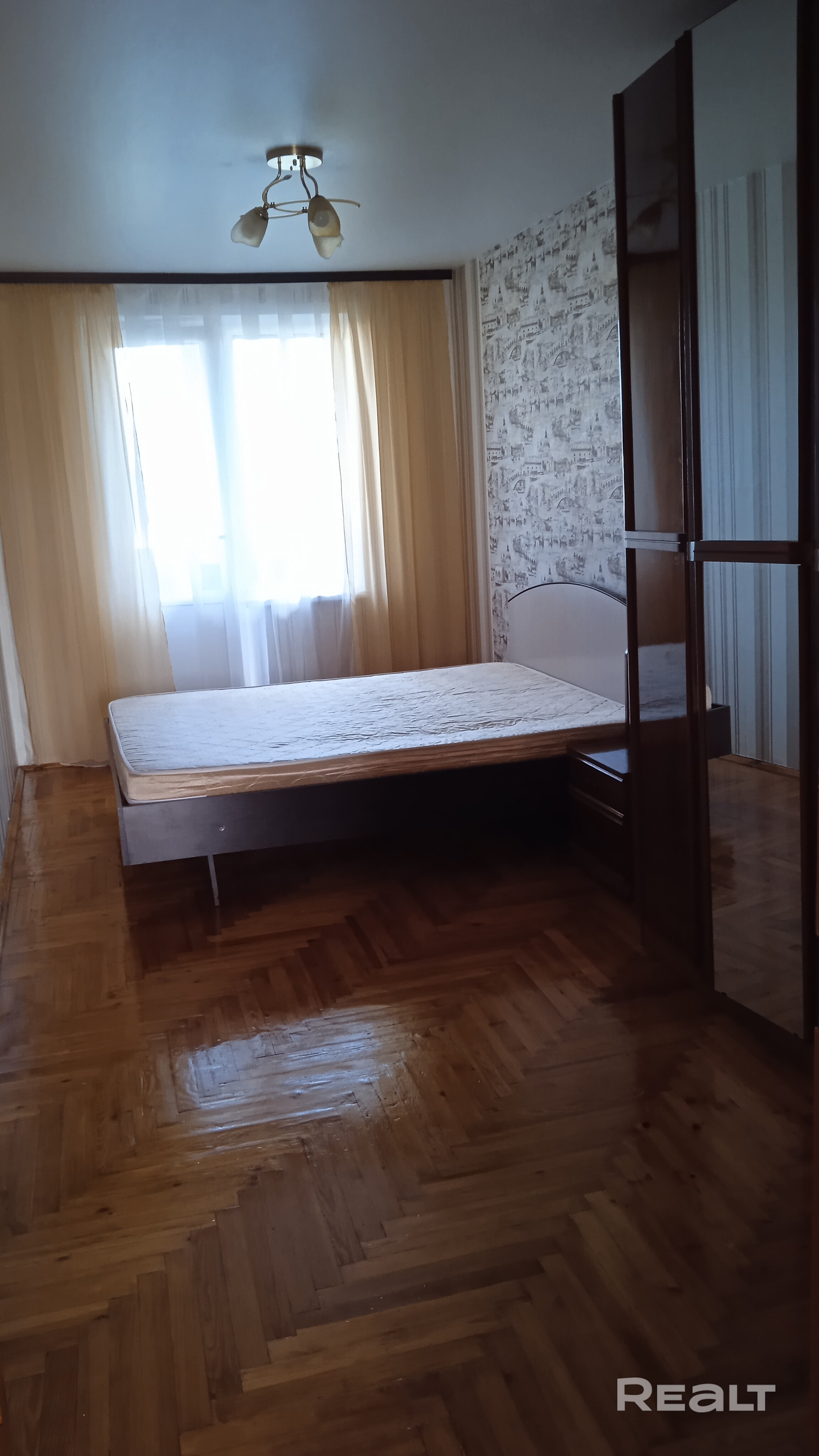 Трехкомнатная квартира 63 кв,м (одна комната проходная, санузел раздельный, балкон и застекленная лоджия), со всей необходимой мебелью и техникой на 5-м этаже девяти этажного дома, в двух шагах от метро Автозаводская. Сдается собственником на длительный период. Не для студентов. Официальный договор+залог в размере месячной оплаты (возвращается по истечению договора) Коммунальные услуги оплачиваются арендатором Прописан 1 человек - Widok 3