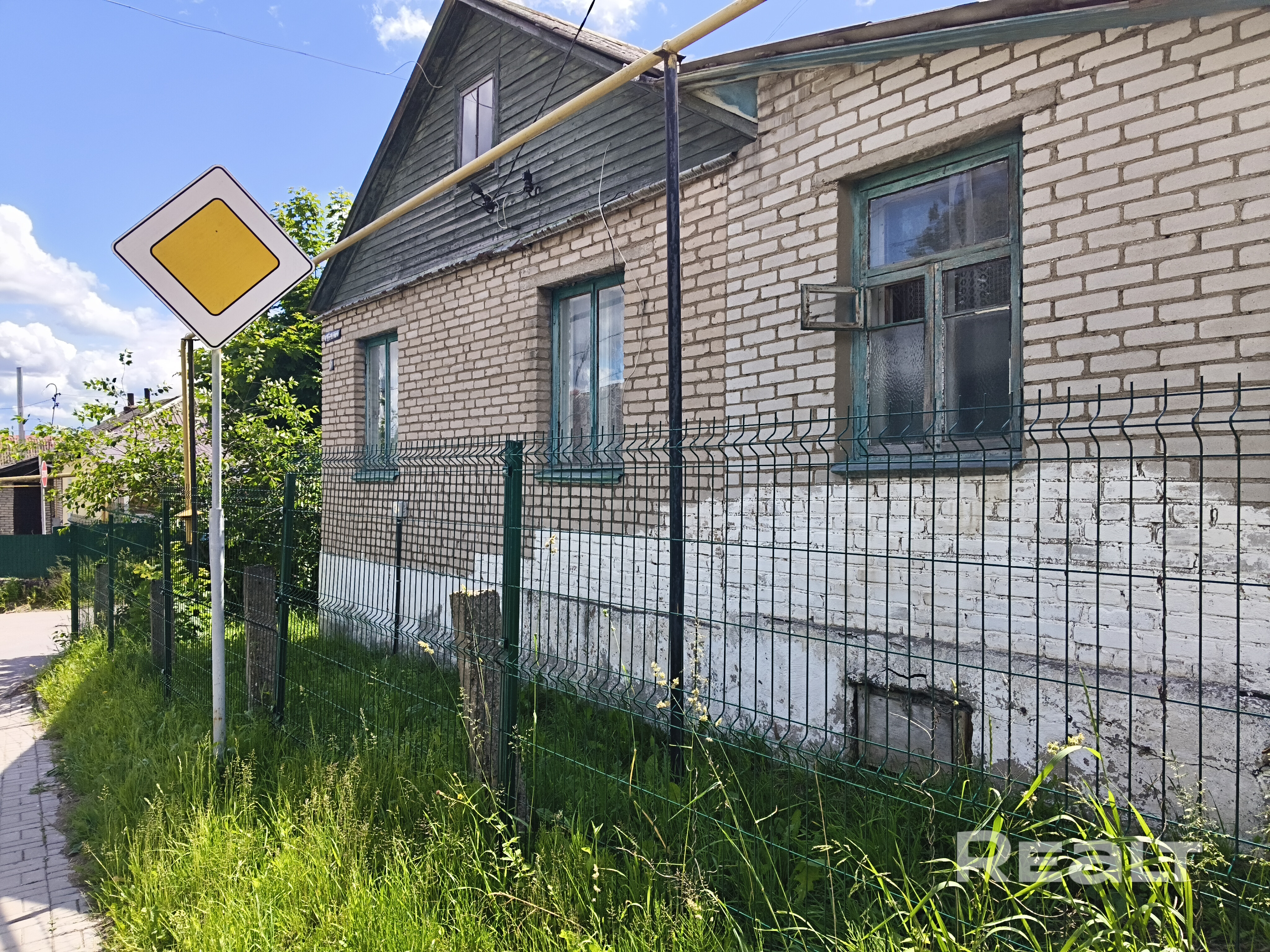 Продаётся дом в центре города с участком 11 соток. Данный объект недвижимости находится в частной собственности. Заинтересованных в просмотре и приобретении предварительно связываться по телефону. Посредников по продаже просьба не беспокоить! Торг уместен при осмотре! - Widok 6