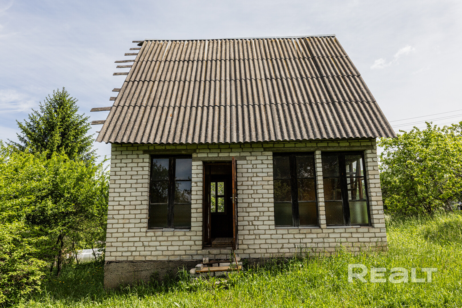 Дачный дом в садовом товариществе "Геолог-см". 24 км. от кольцевой Минска( Московское направление, недалеко от "Кургана Славы"), поворот на деревню Домашаны. Очень удобное расположение- второй участок от въездных ворот. - Widok 5