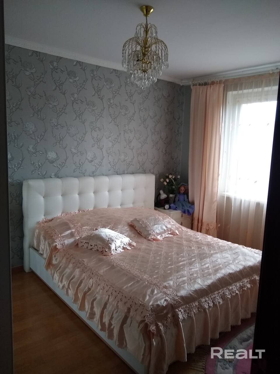 Сдается уютная 2-ая квартира. В экозоне. Рядом магазины, банк, почта, школа, детский сад, парк валунов, метро. Есть стиральная машина, холодильник и стол со стульями. Иностранным гражданам не беспокоить, а так же с домашними животными. Будет сдаваться по договору. Предоплата за первый и последний месяцы. - Vista 5