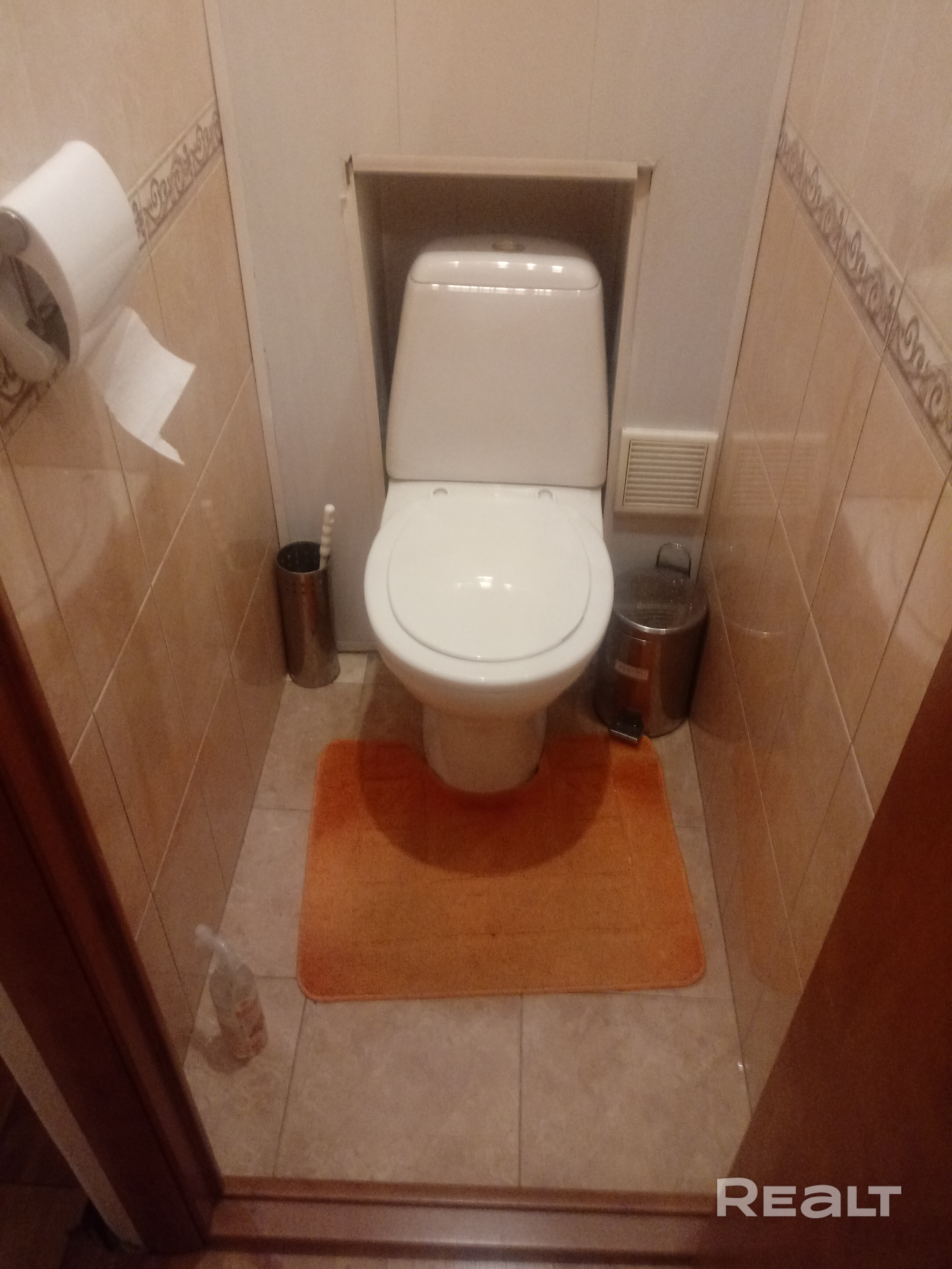 Продается хорошая 2-х комнатная квартира с ремонтом по пр-т Пушкина, 13. Остаётся все, что вы видите на фото. Полностью готова к проживанию! Внимание! Если вы агентство и хотите помочь в продаже, звоните если только у вас есть связи среди застройщиков, строительных организаций! Мы производим классные двери. Продажу моей квартиры, и покупку 2-х других, буду осуществлять с тем, кто поможет мне заключить договор на поставку межкомнатных дверей!)) Остальным агенствам просьба не звонить. - Mehr