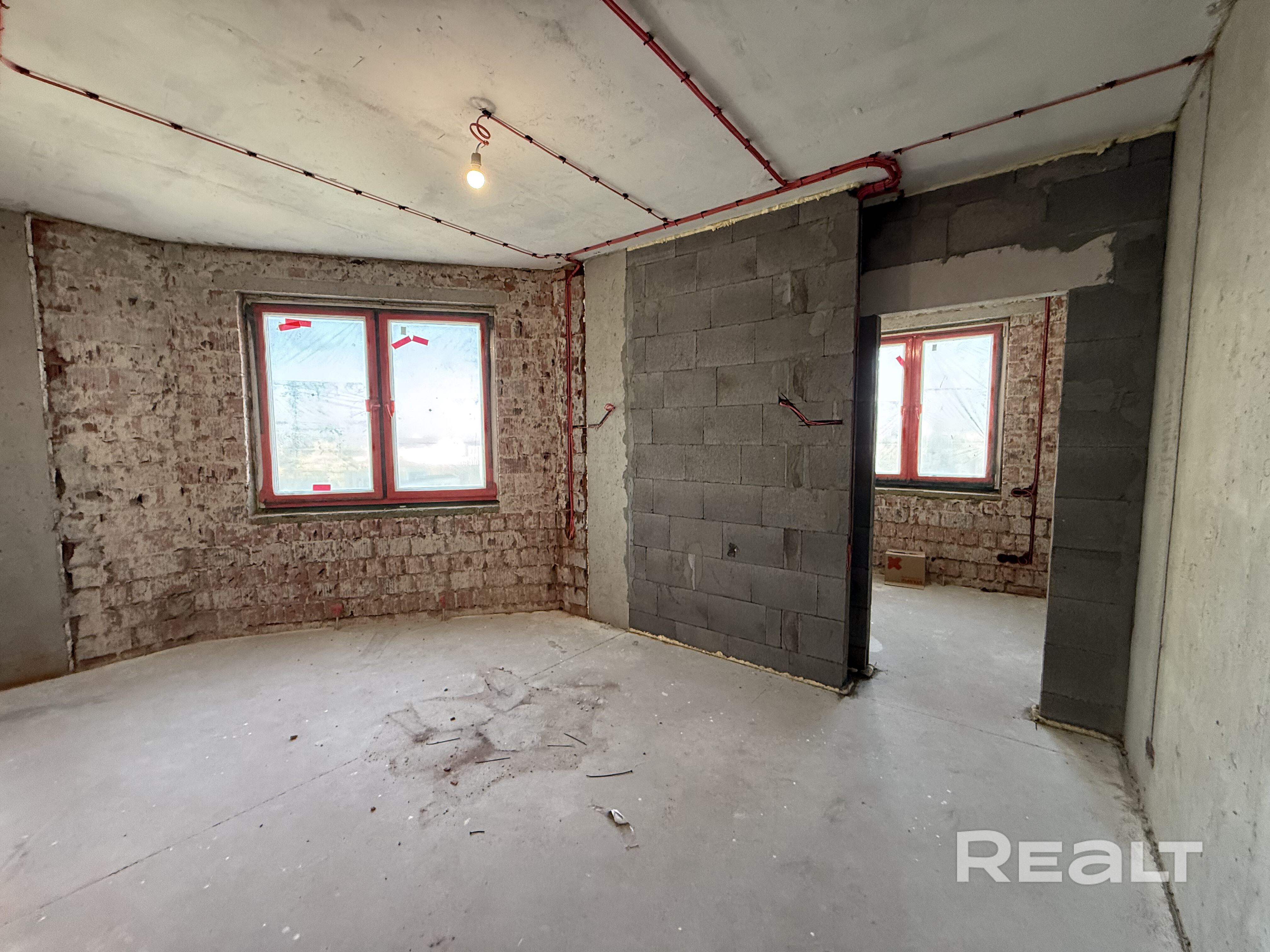 Большая квартира более 100 м² в современном формате: кухня-гостиная, мастер-зона (спальня + с/у + гардероб/кабинет), две изолированные комнаты. Выполнена перепланировка и разведена электрика, есть дизайн-проект и все согласования. Закрытый двор, метро в 5 минутах, есть машиноместо в крытом паркинге. - Ansicht 3