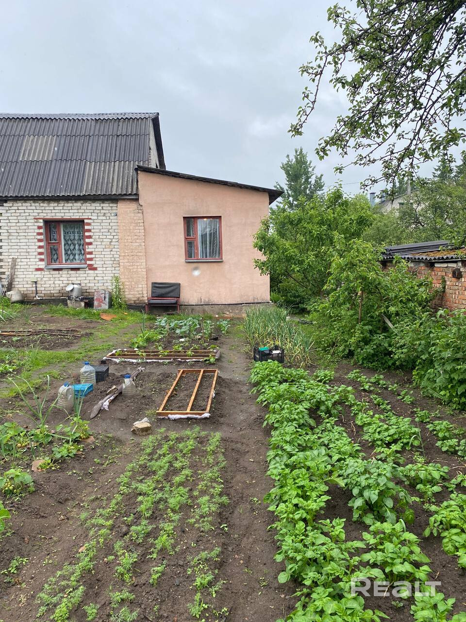 Продаётся полдома (отдельная двухкомнатная квартира) с участком 3 сотки. Общая площадь 110 кв. м. с учётом второго этажа. В квартире выполнен хороший ремонт. Возможен обмен с доплатой в обе стороны. Подробности по телефону. ТОРГ. В услугах агентств недвижимости не нуждаюсь. - Widok 3