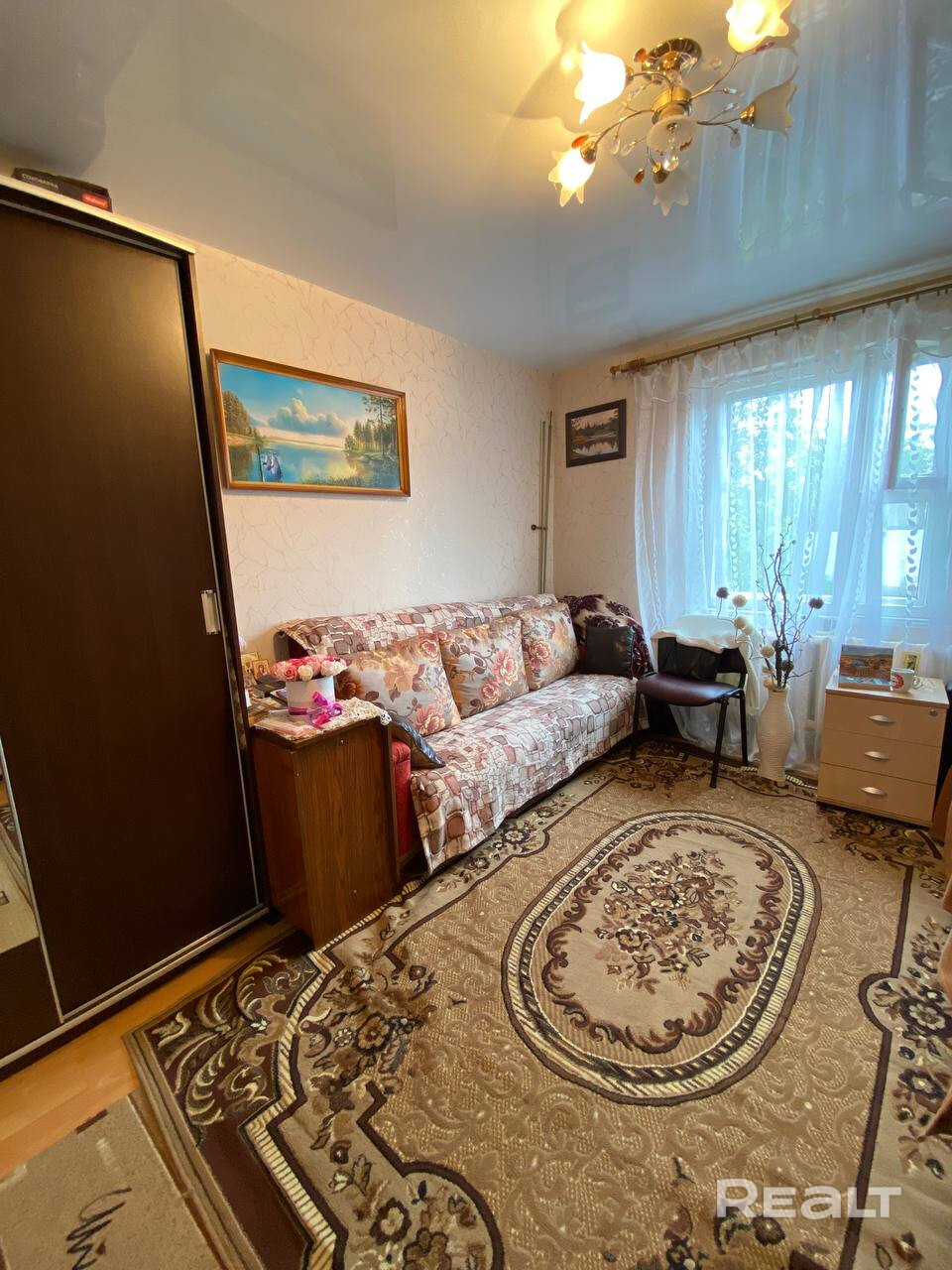 Продаётся полдома (отдельная двухкомнатная квартира) с участком 3 сотки. Общая площадь 110 кв. м. с учётом второго этажа. В квартире выполнен хороший ремонт. Возможен обмен с доплатой в обе стороны. Подробности по телефону. ТОРГ. В услугах агентств недвижимости не нуждаюсь. - Widok 5