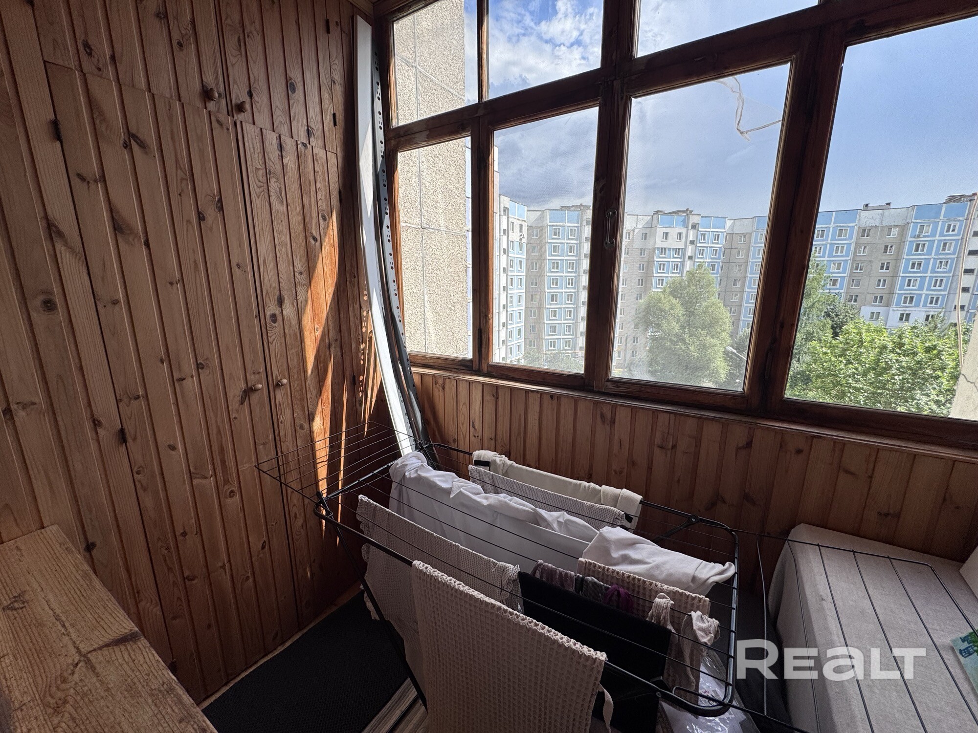 уютная квартира в 2 остановках от метро малиновка окна во двор, поэтому в квартире не шумно всегда светло, солнечная сторона рядом озон,вб, два продуктовых, зоомагазины, аптеки, кафе ремонт сделан год назад, проведены розетки в удобные места хорошее транспортное сообщение, в 2 остановках круглосуточный магазин простор рядом парк павлова и скверик, кофейня варка до остановки общественного транспорта 2 минуты поликлиника прямо перед домом всегда есть парковочное место - Vista 6