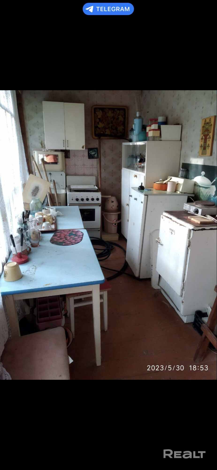 Дача расположена в 22 км от Минска. Хорошее транспортное сообщение, рядом остановка маршрутного такси, автобуса, электрички. Место красивое, рядом лес. В трех км от дачи находятся Заславские карьеры с обустроенными пляжами. Дополнительно в собственности имеется участок земли 4,3 сотки для посадок, расположенный в 5 минутах хотьбы от основного участка. - Vista 6