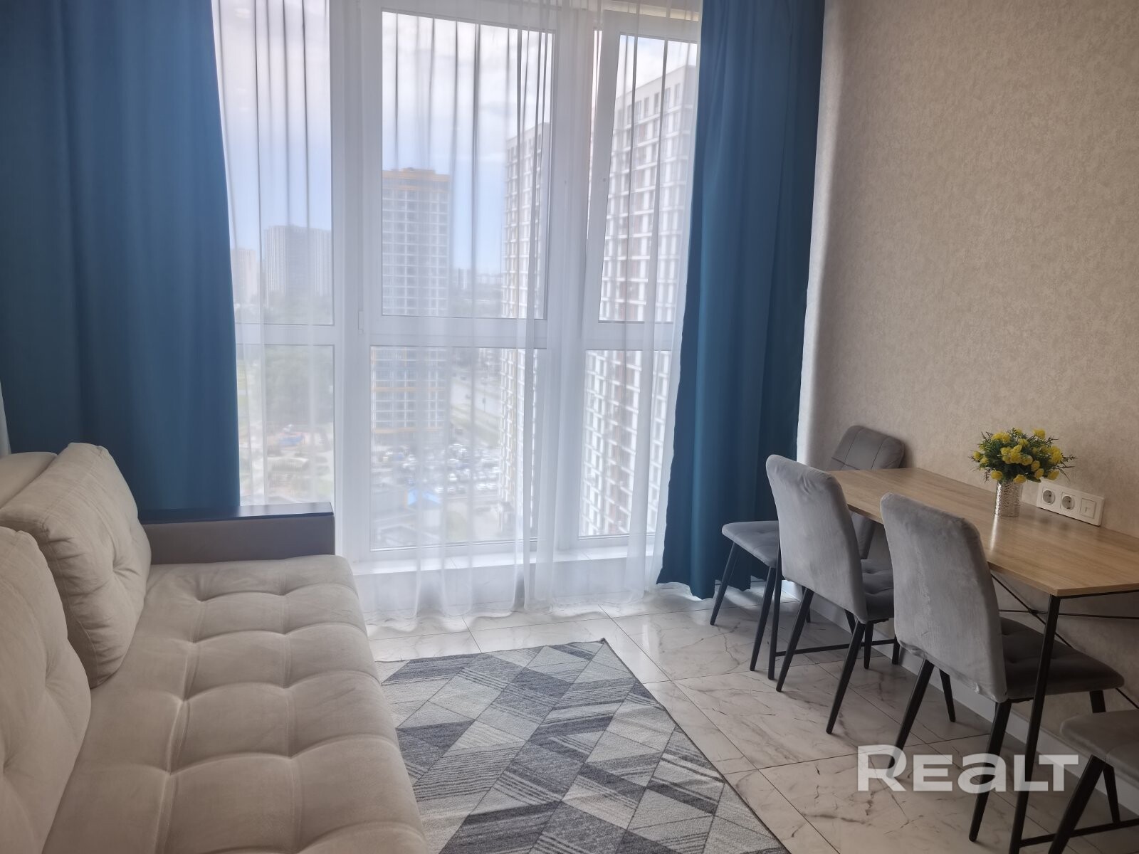 ИНВЕСТИЦИЯ С ГАРАНТИЕЙ ДОХОДА Продается квартира 37.9 м² в ЖК Минск Мир. 💰 Ежемесячный доход — 1170 долл/мес. (посуточная аренда). 📈 Окупаемость — 7,8 лет. 🔑 Полная готовность к работе (бытовая техника, белье). 📍 Вся инфраструктура в шаговой доступности, метро Аэродромная. Идеальный вариант для сохранения и приумножения капитала. Работает как бизнес, продается как квартира. Высокий рейтинг, Статус суперхозяин! - Bild 6