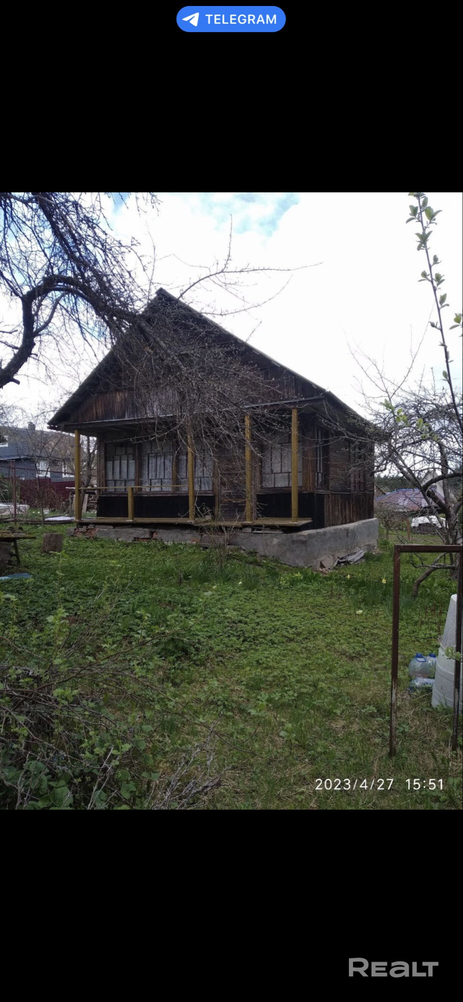 Дача расположена в 22 км от Минска. Хорошее транспортное сообщение, рядом остановка маршрутного такси, автобуса, электрички. Место красивое, рядом лес. В трех км от дачи находятся Заславские карьеры с обустроенными пляжами. Дополнительно в собственности имеется участок земли 4,3 сотки для посадок, расположенный в 5 минутах хотьбы от основного участка. - Vista 4