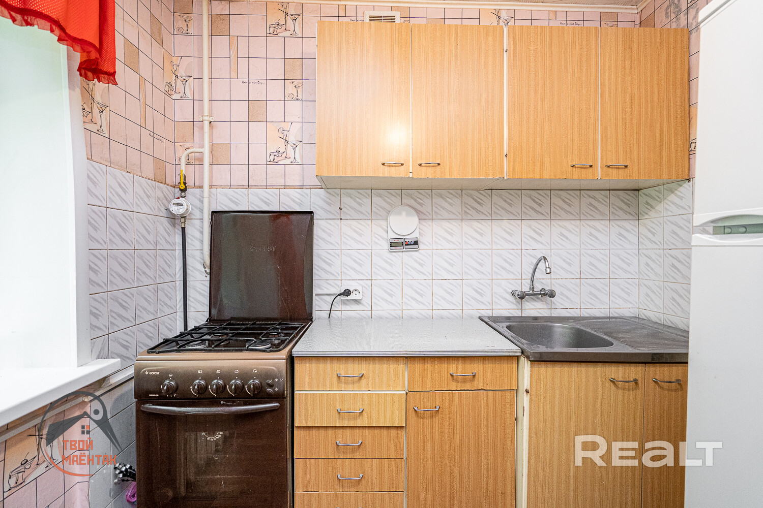 В продаже однокомнатная квартира в Первомайском районе. Комфортный высокий первый этаж с окнами в тихий зеленый двор. В доме сделан капремонт. До метро Московская 10 минут. В квартире установлены стеклопакеты, деревянный пол. Квартира подходит как для жизни, так и под сдачу в аренду. - Widok 6