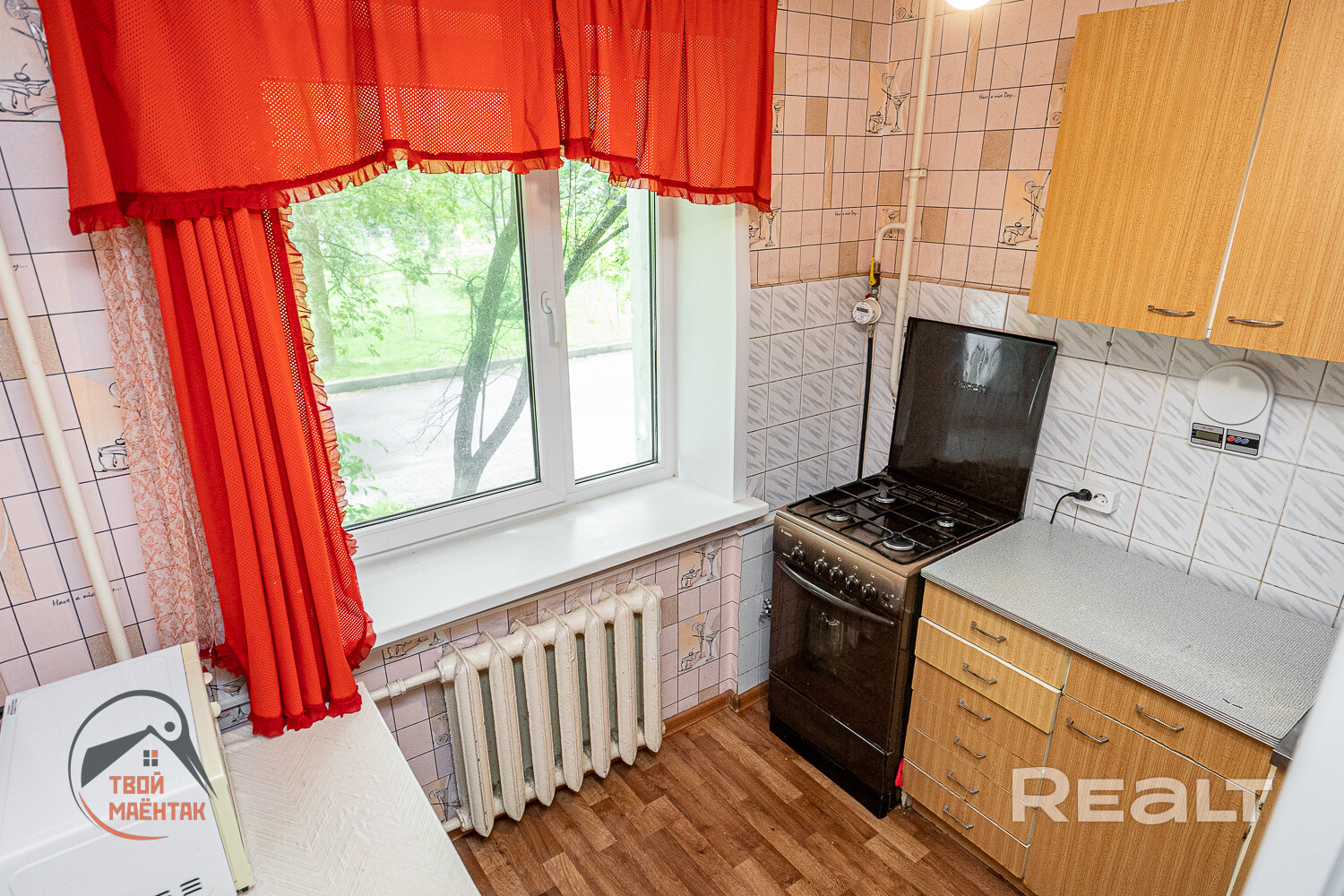 В продаже однокомнатная квартира в Первомайском районе. Комфортный высокий первый этаж с окнами в тихий зеленый двор. В доме сделан капремонт. До метро Московская 10 минут. В квартире установлены стеклопакеты, деревянный пол. Квартира подходит как для жизни, так и под сдачу в аренду. - Więcej