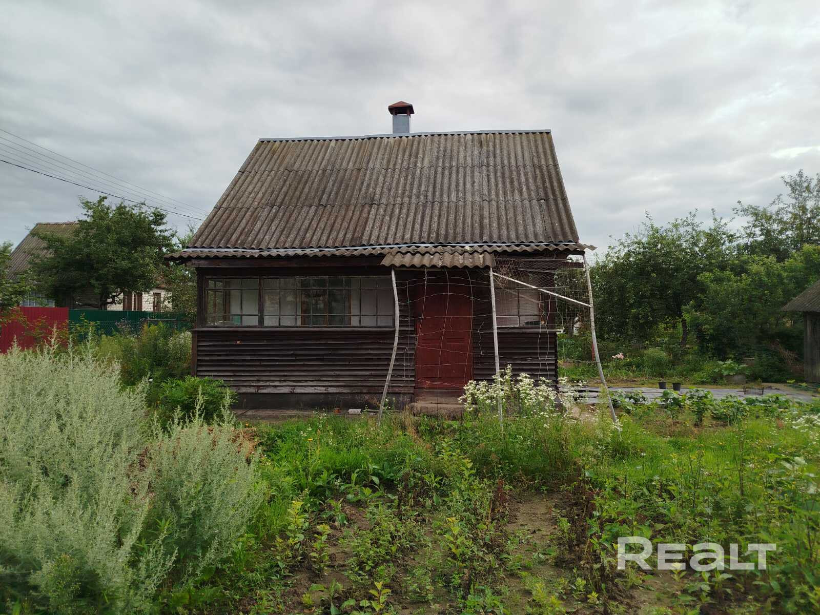 Продается теплый деревянный двухуровневый дом ( 57 м2) Самое популярное Молодеченское направление. От станции электропоездов «Романы» 1,7 км. Садовое товарищество "Сябры-83" Участок огорожен ( 4,42 сотки), номер 85 Кадастровый номер 623883700008000429 Печное отопление. Материал стен – качественное бревно – 16 см., внутри обшит вагонкой. Кровля – шифер. Сезонная вода. Сарай, душевая. Живописное, спокойное место. Вокруг грибные и ягодные места, Хорошее место для отдыха. Идеальный в - Ansicht 5