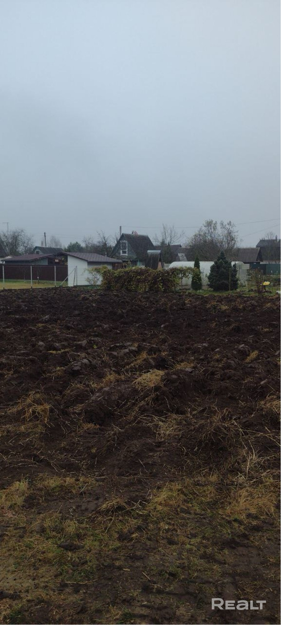Приватизирован.Вспаханный плодородный участок рядом с лесом. Тихий район. Рядом есть линия электричества для будущего дома.До садового товарищества ходит автобус от города жодино. Площадь: 0.054 га 10 минут от Жодино на машине 40 минут от Минска на машине - Ansicht 3