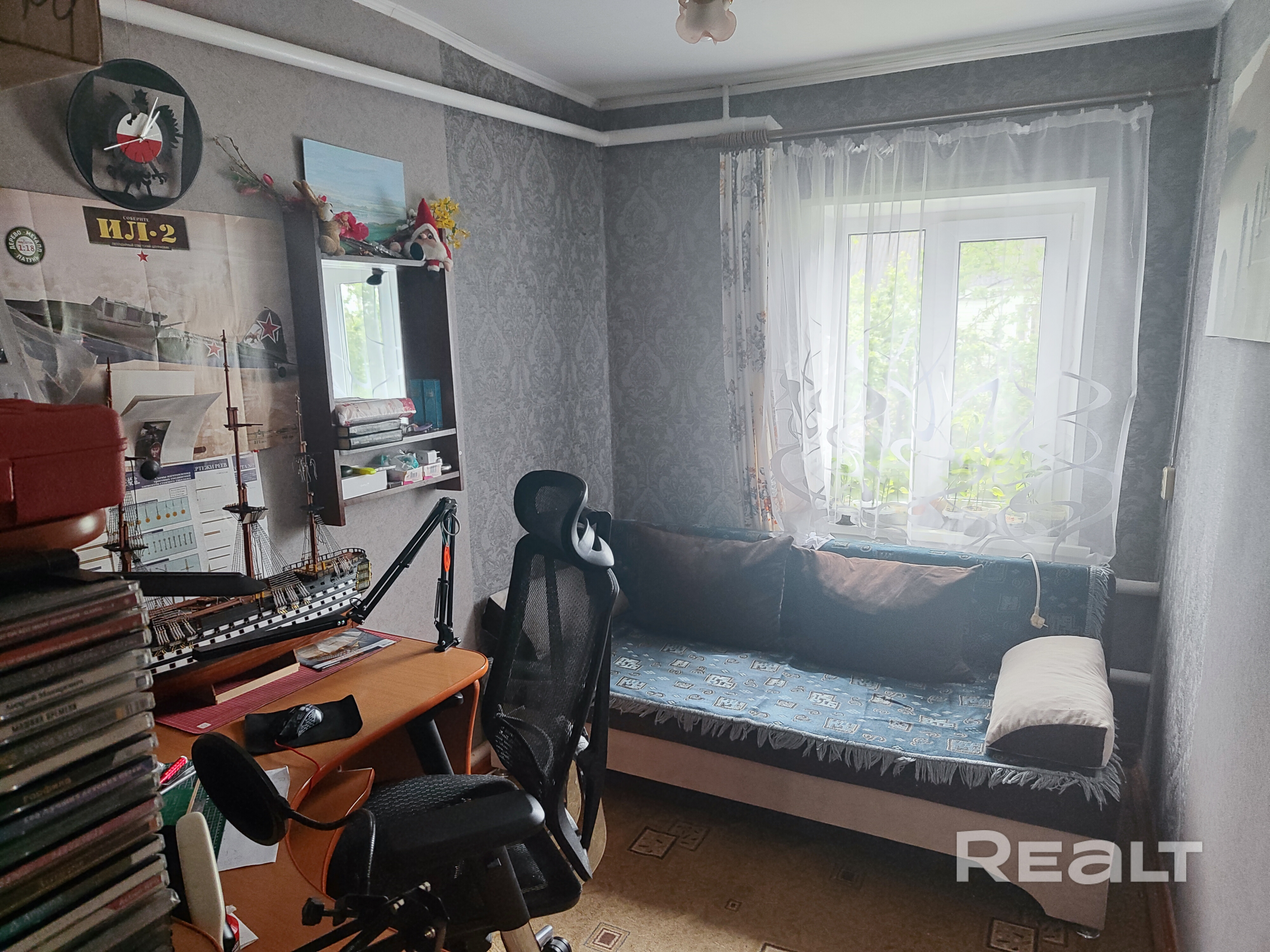 Хороший дом для большой дружной семьи. Участок 25 соток к дому+ 5 соток для ведения ЛПХ. В шаговой доступности поликлиника, школа, детский сад, бассейн, боулинг, ресторан, 3 магазина, оборудованный пляж. На участке плодовые деревья и кустарники. В доме есть оборудованный сухой погреб. Дом продается с мебелью. Более подробная информация по телефону +375 29 317 89 16. Торг у калитки. - Ansicht 4