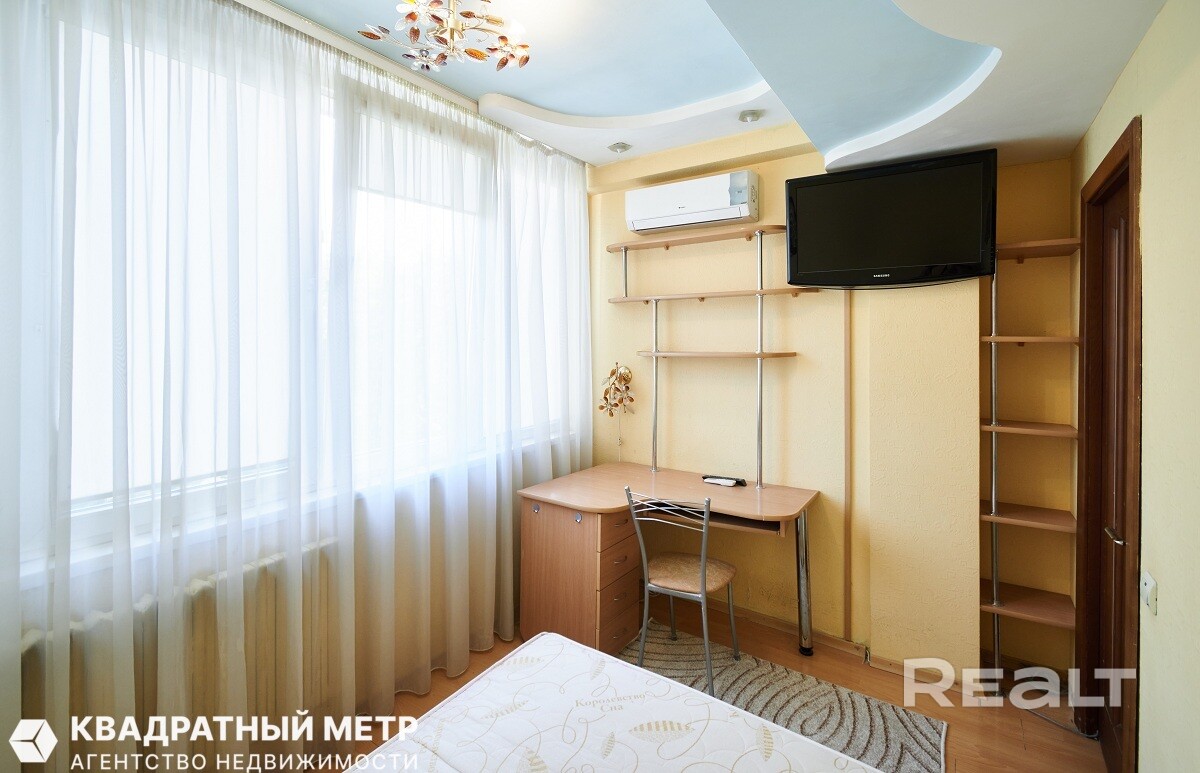 Продается просторная 1-комнатная квартира в тихом центре Минска возле метро. - Widok 4