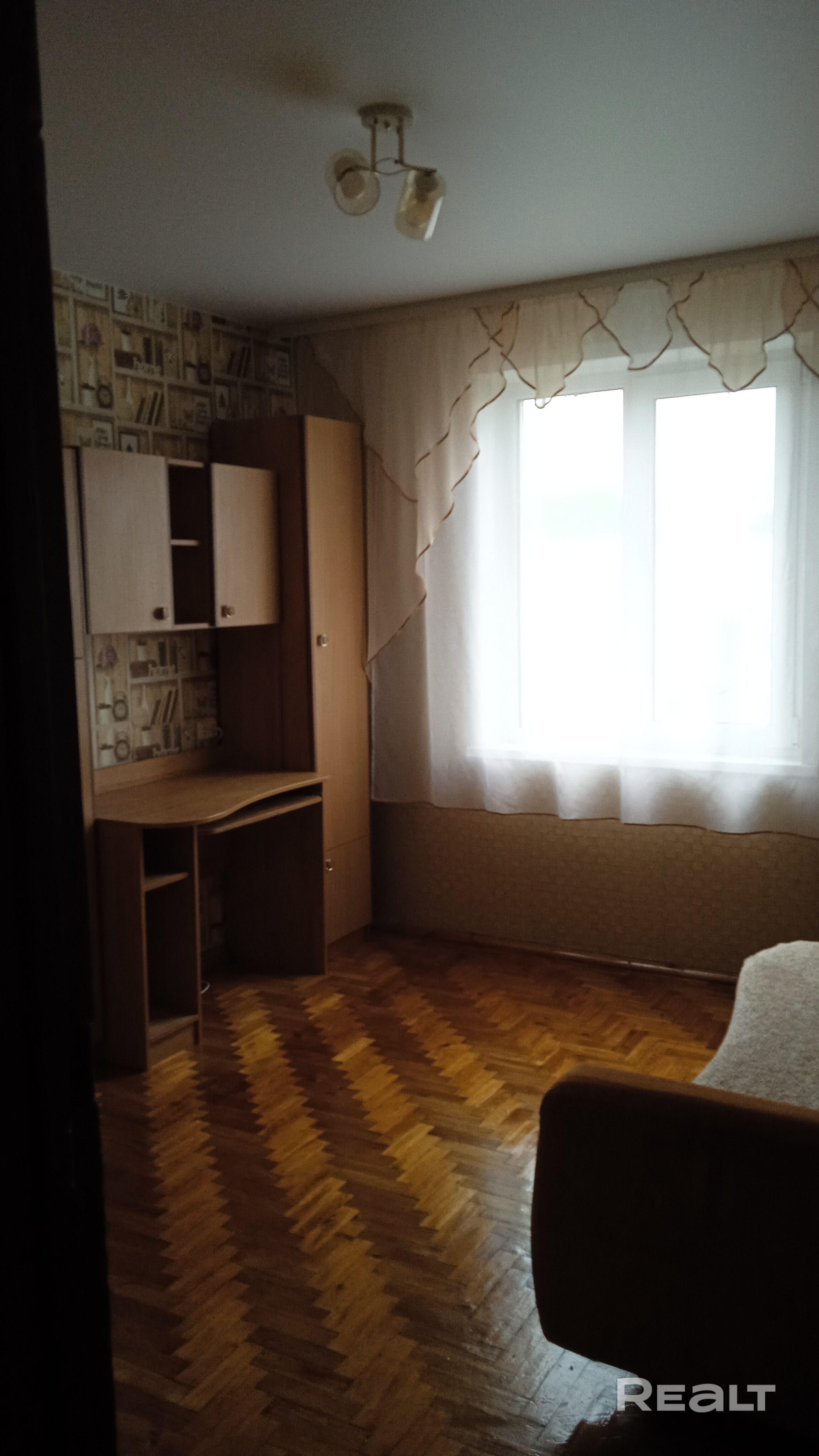 Трехкомнатная квартира 63 кв,м (одна комната проходная, санузел раздельный, балкон и застекленная лоджия), со всей необходимой мебелью и техникой на 5-м этаже девяти этажного дома, в двух шагах от метро Автозаводская. Сдается собственником на длительный период. Не для студентов. Официальный договор+залог в размере месячной оплаты (возвращается по истечению договора) Коммунальные услуги оплачиваются арендатором Прописан 1 человек - Widok 4
