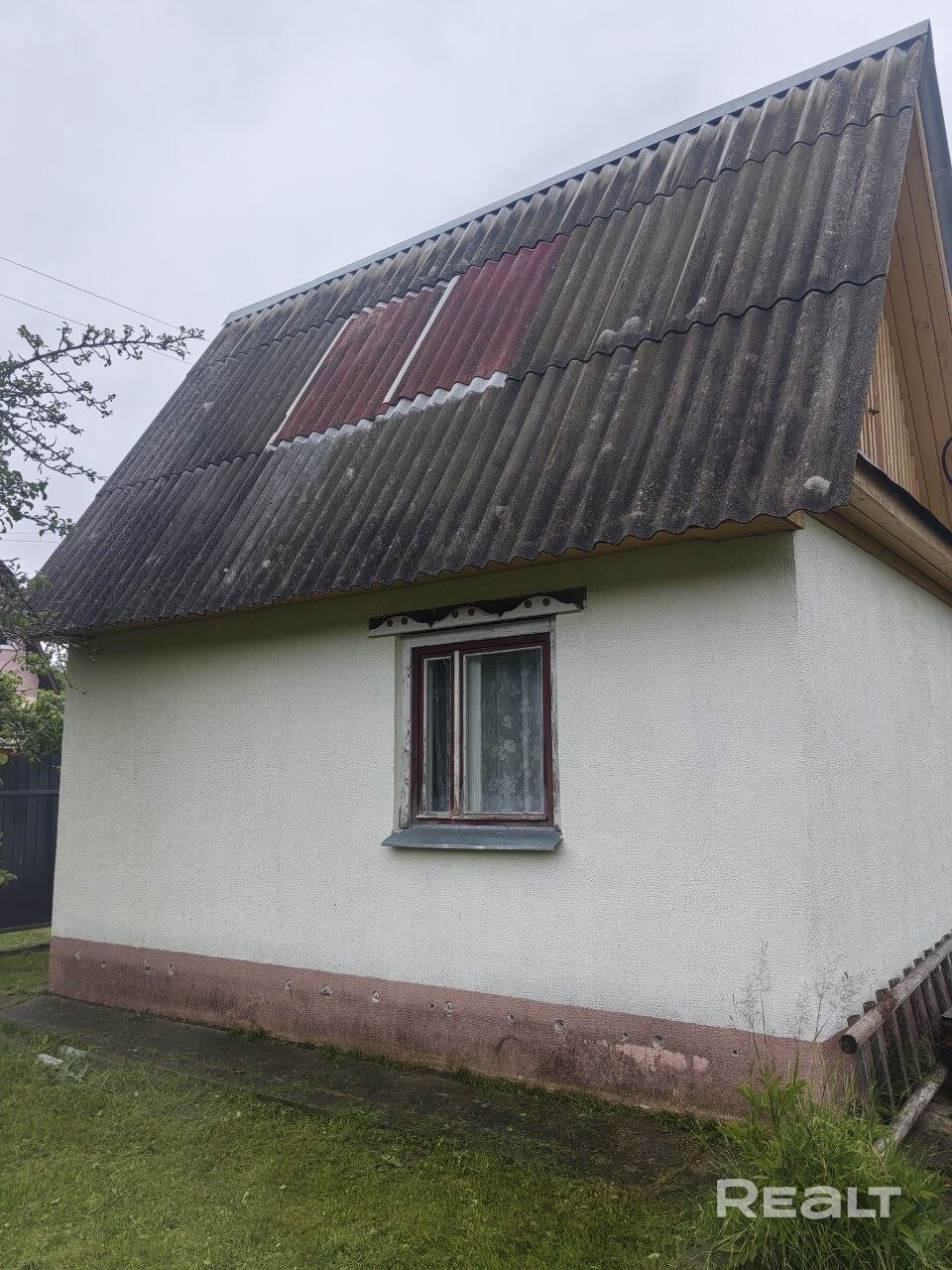 Продается дача в с/т Зенит - Кордон (Вилейский район). Живописное место, рядом лес и река. На участке ( 4 сотки) расположены хозпостройка, навес с дровами, туалет. Есть плодовые деревья. В доме 1 комната и веранда - кухня. Сделано электрическое отопление. - Widok 5