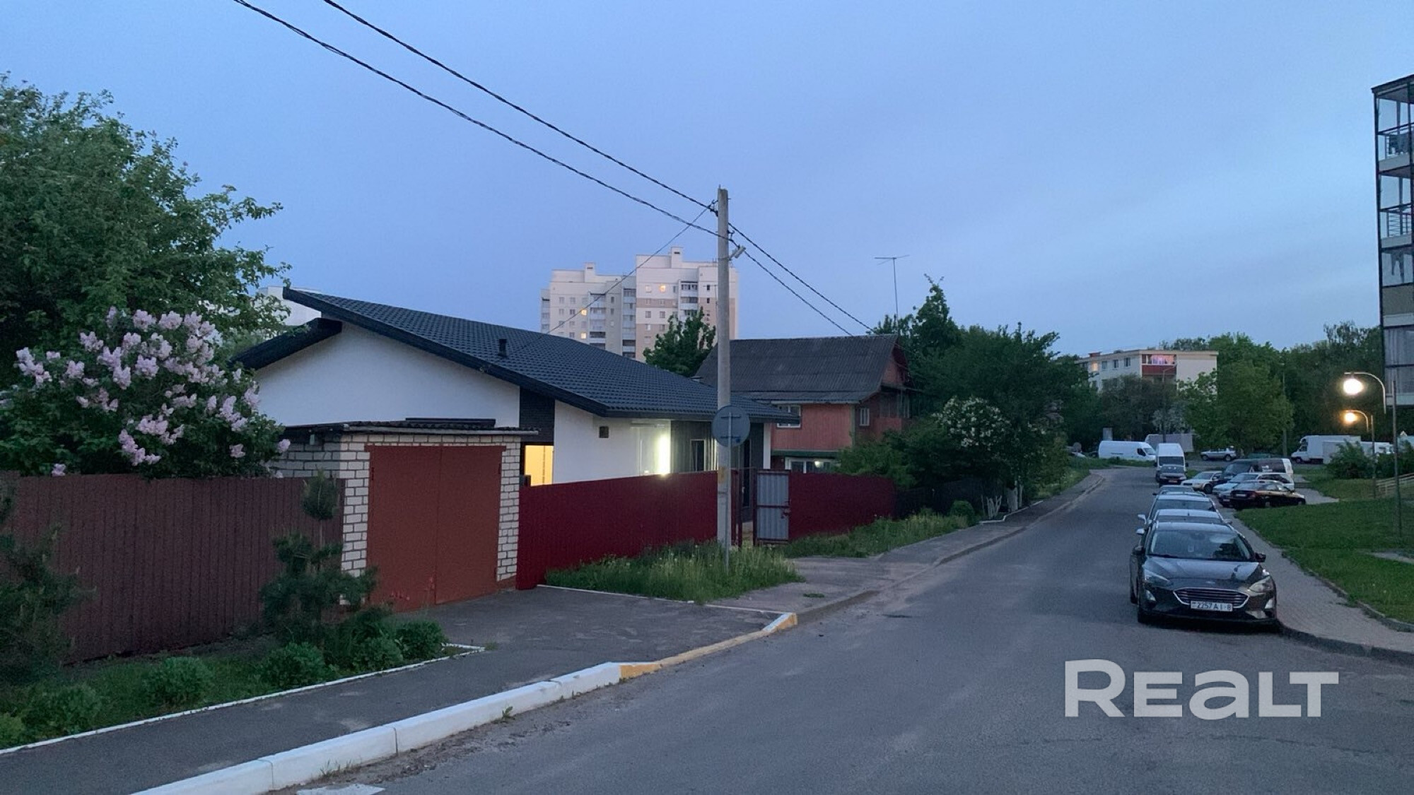 Продается Жилой Дом в Октябрьском районе г.Минск! Прекрасное расположение Дома! Рядом Горнолыжный цент Солнечная долина и вдхр.Лошица, где всегда можно отдохнуть не выезжая из города в шаговой доступности! Рядом новый ЖК Минск-Мир. На данном этапе дом готов к заселению!, дом после реконструкции, документы 2026года и в полном порядке, строили для себя для переезда из другого города,но обстоятельства поменялись и переезд тоже. Стоимость без мебели. - Widok 5