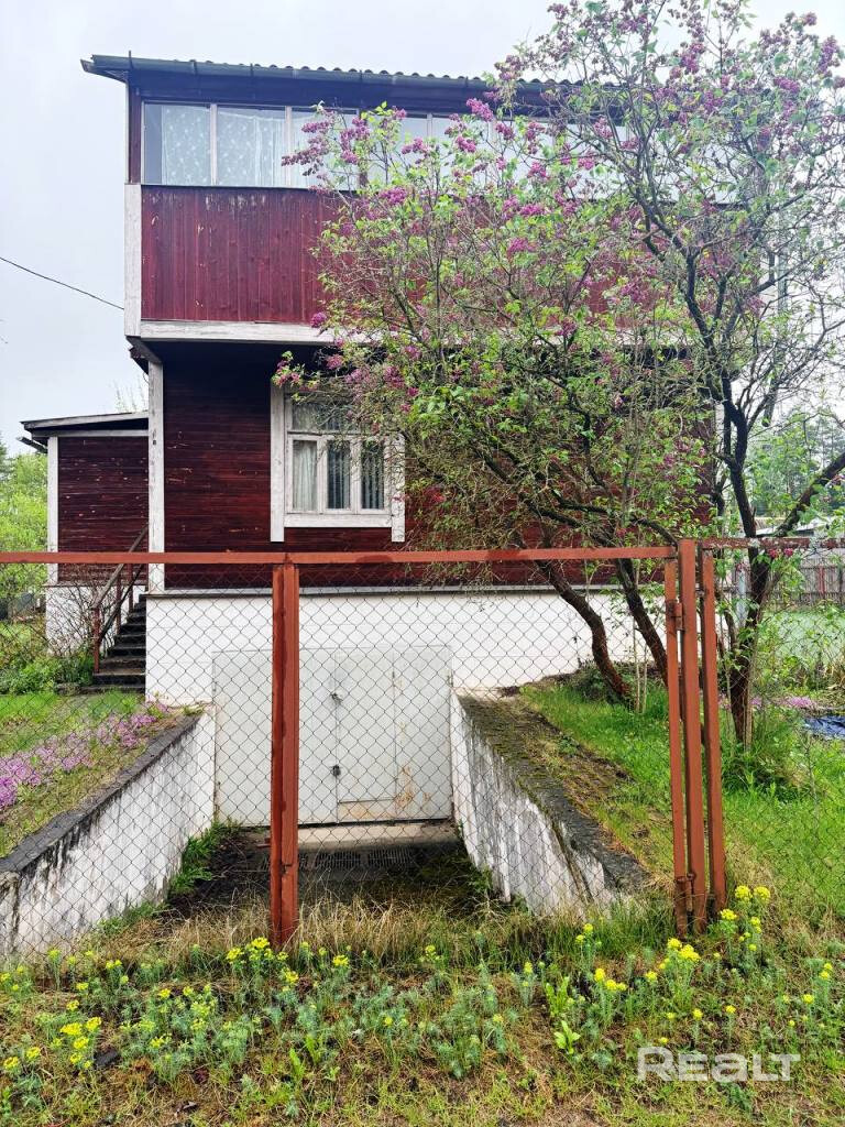 Продается отличная дача в СТ Родник-Рыбхоз расположенного в Минском районе (московское направление) в 17км от МКАД. Дача в хорошем состоянии, полностью готова для проживания и отдыха. Дом бревенчатый обшит вагонкой, окна деревянные, в хорошем состоянии. – pohled 5