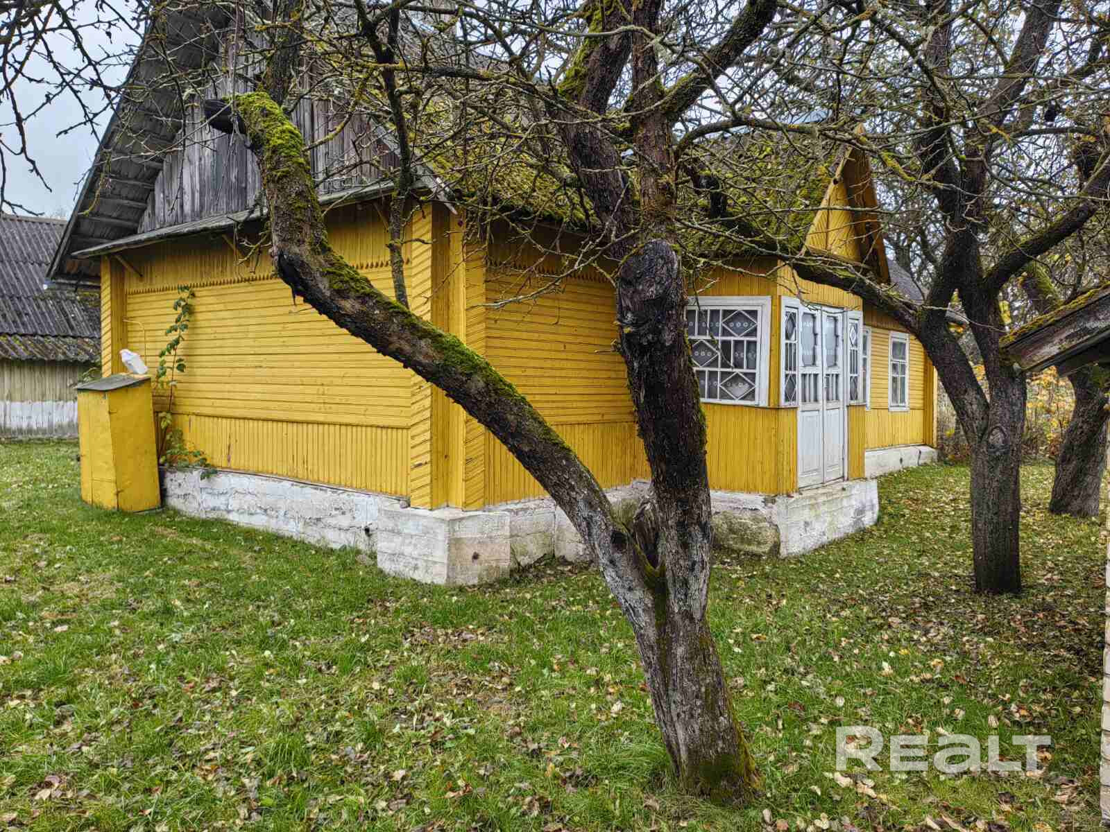 Дом в а г.Ижа Вилейского района, живописное место, рядом лес, река Нарочь, Слободские озеро - 6км, Вишнево -10км, озеро Свирь - 12км. Отличная рыбалка. Инфраструктура в а.г. Ижа вас порадует, несколько продуктовых магазинов недалеко от дома, отличный интернет, рядом вышка - Więcej