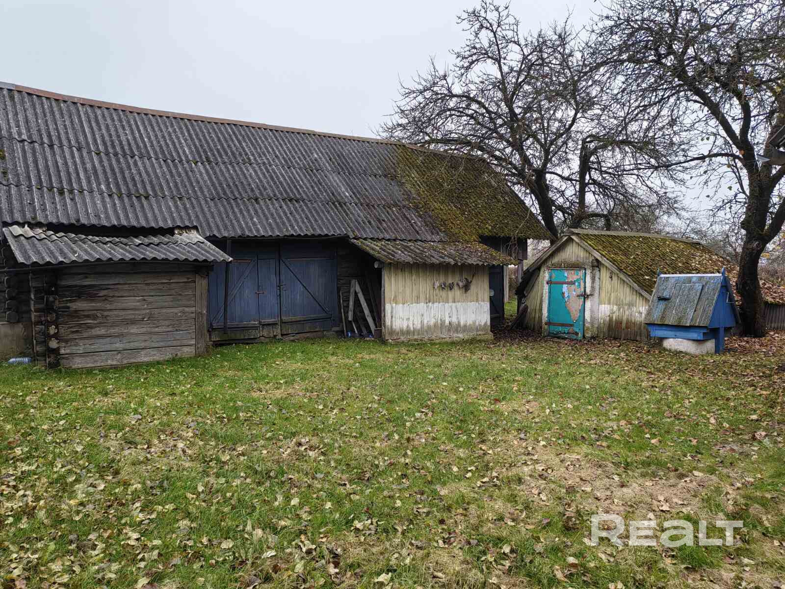 Дом в а г.Ижа Вилейского района, живописное место, рядом лес, река Нарочь, Слободские озеро - 6км, Вишнево -10км, озеро Свирь - 12км. Отличная рыбалка. Инфраструктура в а.г. Ижа вас порадует, несколько продуктовых магазинов недалеко от дома, отличный интернет, рядом вышка - Widok 5