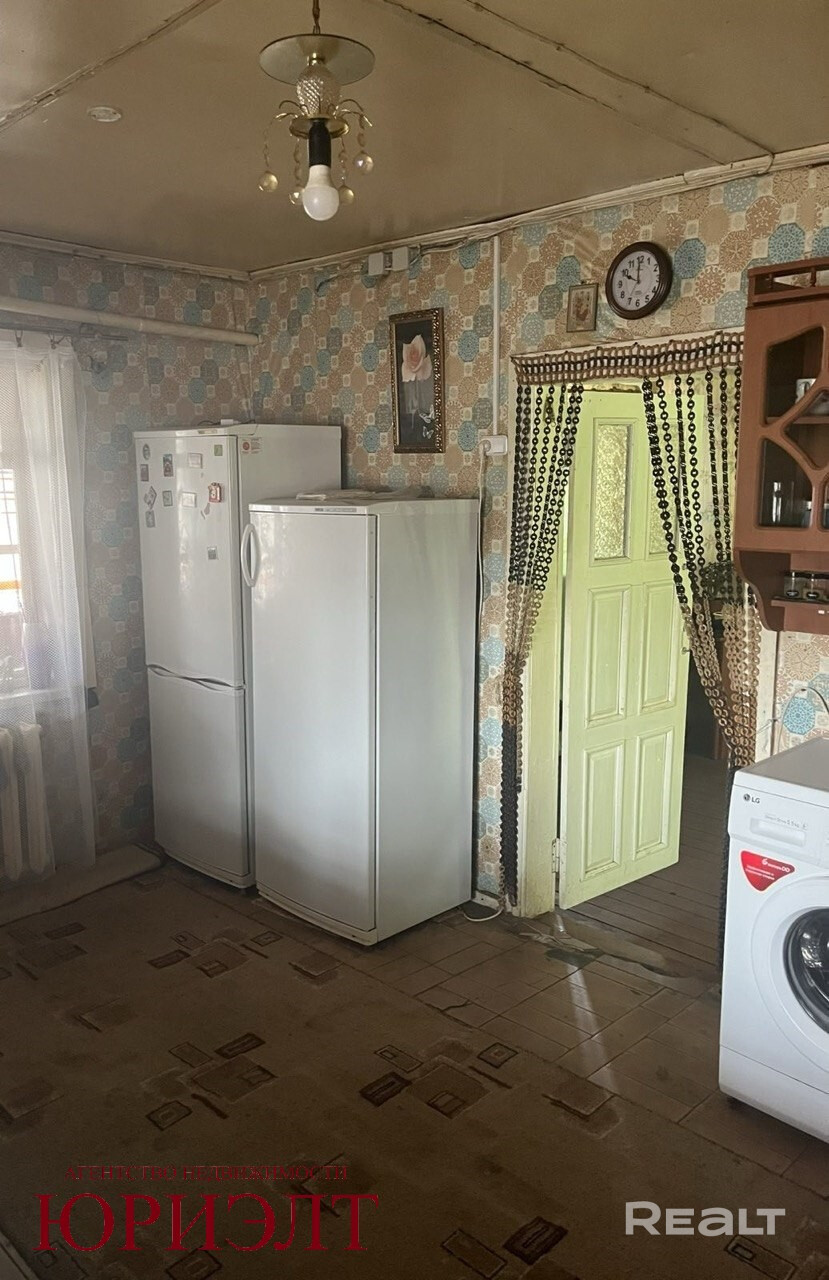 Продаётся полдома в г. Узда. В городе отлично развита инфраструктура, есть: школа, детский сад, гимназия, дом культуры, физкультурный комплекс, бассейн, районная больница, отделения банков. Хорошее транспортное сообщение. Каждые 30-40 минут в Минск, и из Минска курсируют автобусы и маршрутное такси. Чистая продажа, торг. - Mehr