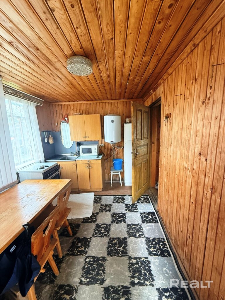 Продается отличная дача в СТ Родник-Рыбхоз расположенного в Минском районе (московское направление) в 17км от МКАД. Дача в хорошем состоянии, полностью готова для проживания и отдыха. Дом бревенчатый обшит вагонкой, окна деревянные, в хорошем состоянии. – další