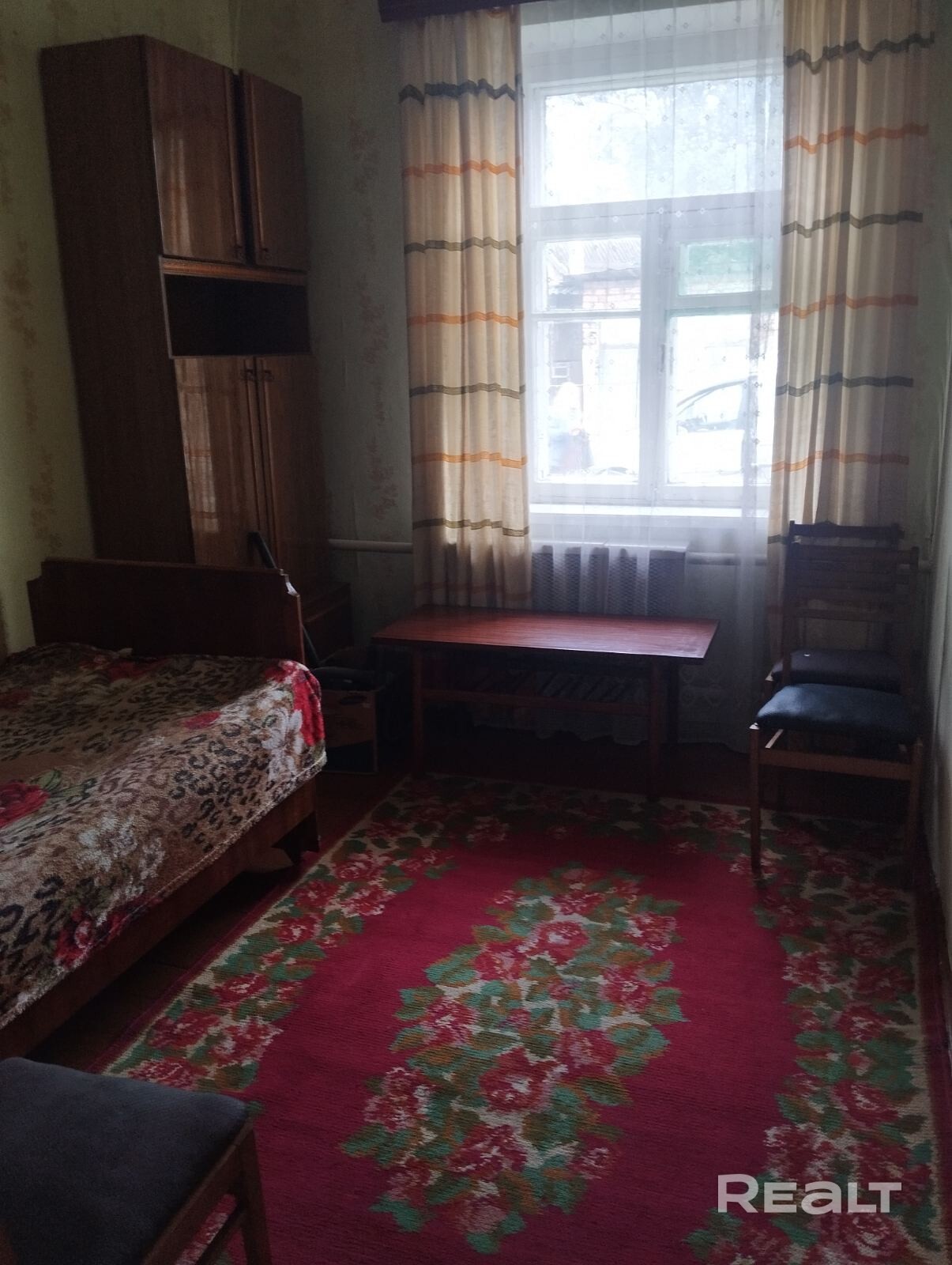 Продаётся четырёхкомнатная квартира общей площадью 58,9 м.кв. в четырёхквартирном блокированном жилом доме. Во дворе гараж + сарай с погребом.Также имеется небольшой участок для отдыха и барбекю.Все окна выходят во двор, индивидуальное отопления (газовый котёл),горячая вода(бойлер). - Fler