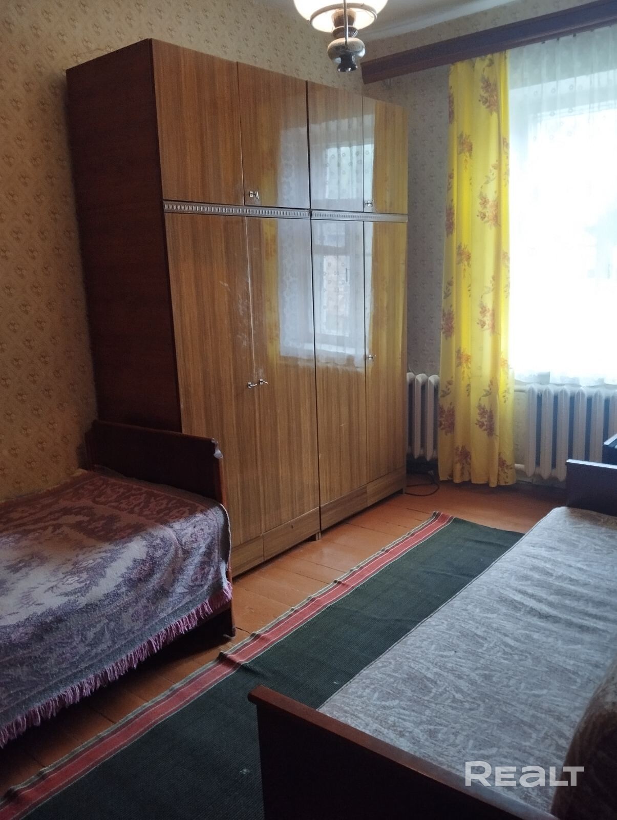 Продаётся четырёхкомнатная квартира общей площадью 58,9 м.кв. в четырёхквартирном блокированном жилом доме. Во дворе гараж + сарай с погребом.Также имеется небольшой участок для отдыха и барбекю.Все окна выходят во двор, индивидуальное отопления (газовый котёл),горячая вода(бойлер). - Bild 6