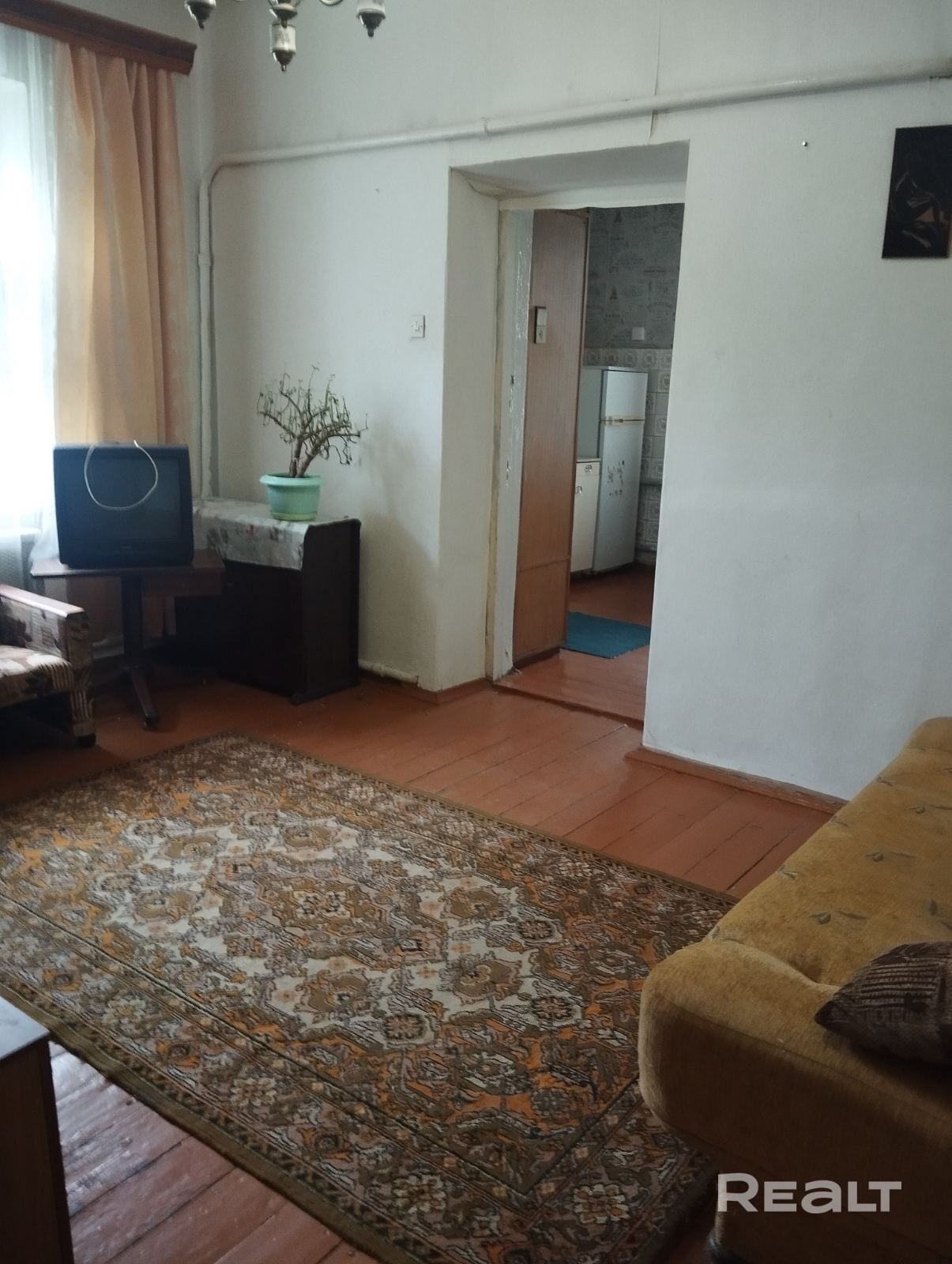 Продаётся четырёхкомнатная квартира общей площадью 58,9 м.кв. в четырёхквартирном блокированном жилом доме. Во дворе гараж + сарай с погребом.Также имеется небольшой участок для отдыха и барбекю.Все окна выходят во двор, индивидуальное отопления (газовый котёл),горячая вода(бойлер). - Bild 5