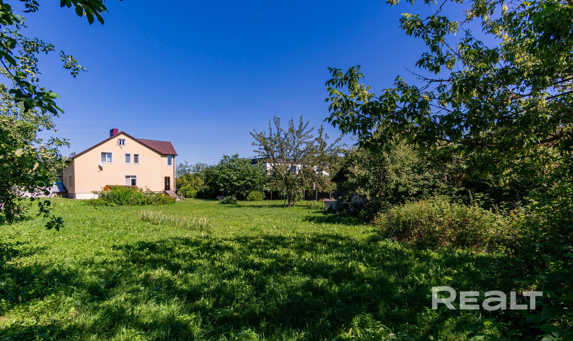 ​Продается просторный трехэтажный коттедж (266 м²) в престижном аг. Сёмково. Всего 2 км до Минского моря — идеальный баланс между загородным спокойствием и городской доступностью. - Widok 4