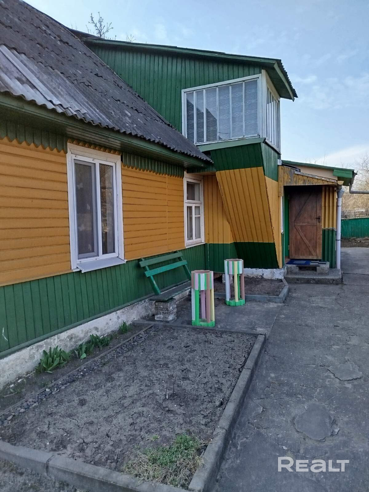 Продаётся дом в г.Вилейке.Туалет и душ в доме.Участок 11 соток. Баня.4 комнаты,на втором этаже ещё одна комната.29 – pohled 3