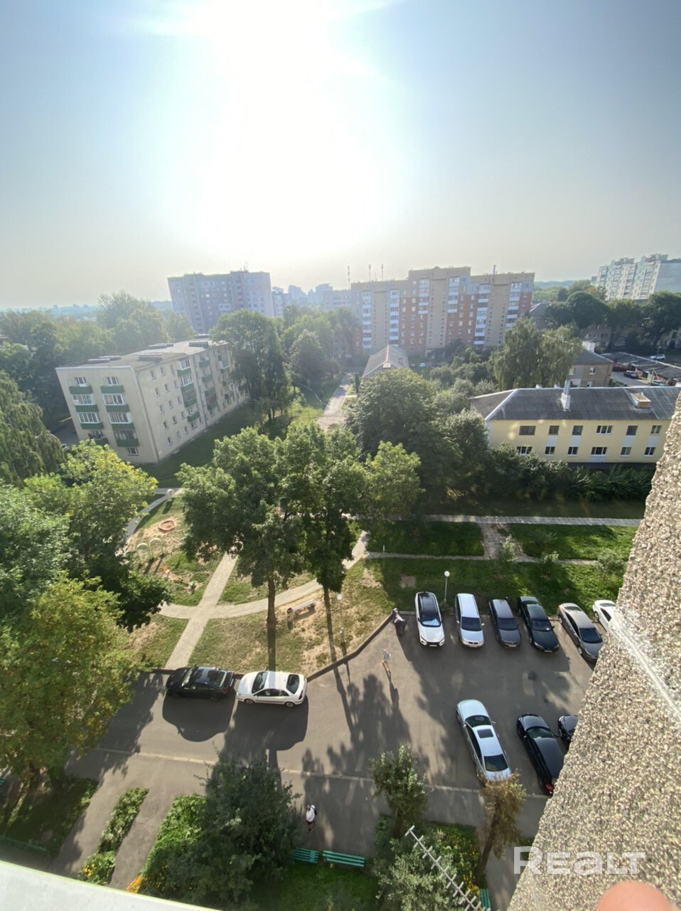 Тёплая и светлая квартира в районе с хорошей инфраструктурой. До метро 800 метров, есть технический этаж. Продажа от собственника. Квартира готова к проживанию Агентства просьба не беспокоить. - Widok 3